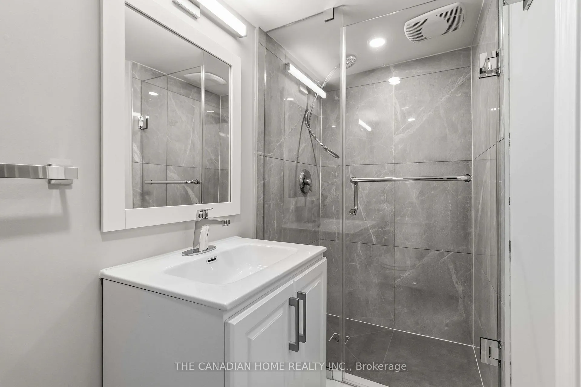 Photo 13 of 20 Ridgemore Crescent, Brampton, Fletcher's Meadow — HOMEH