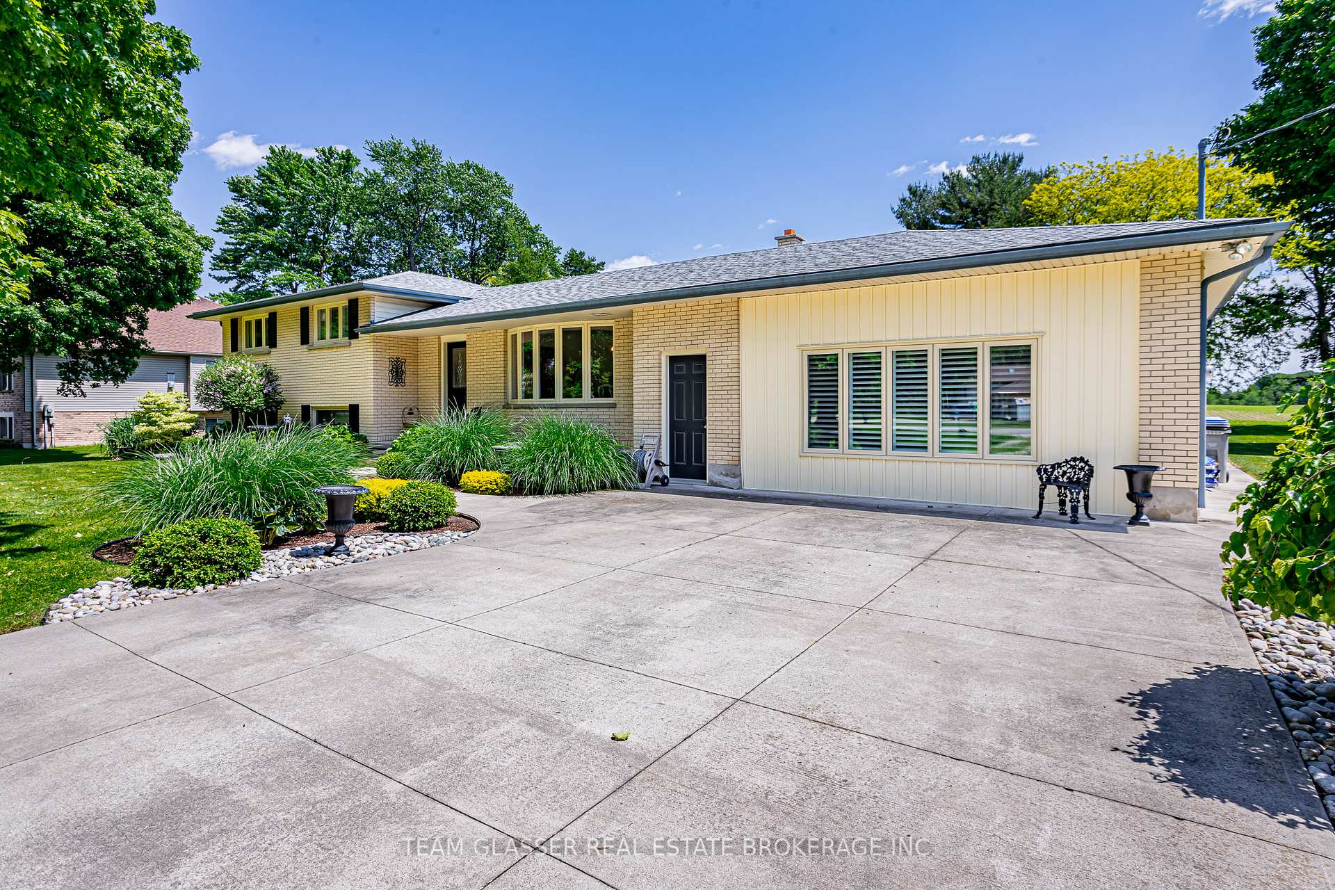 Photo 2 of 8107 Olde Drive, Strathroy-Caradoc, Rural Strathroy-Caradoc — HOMEH