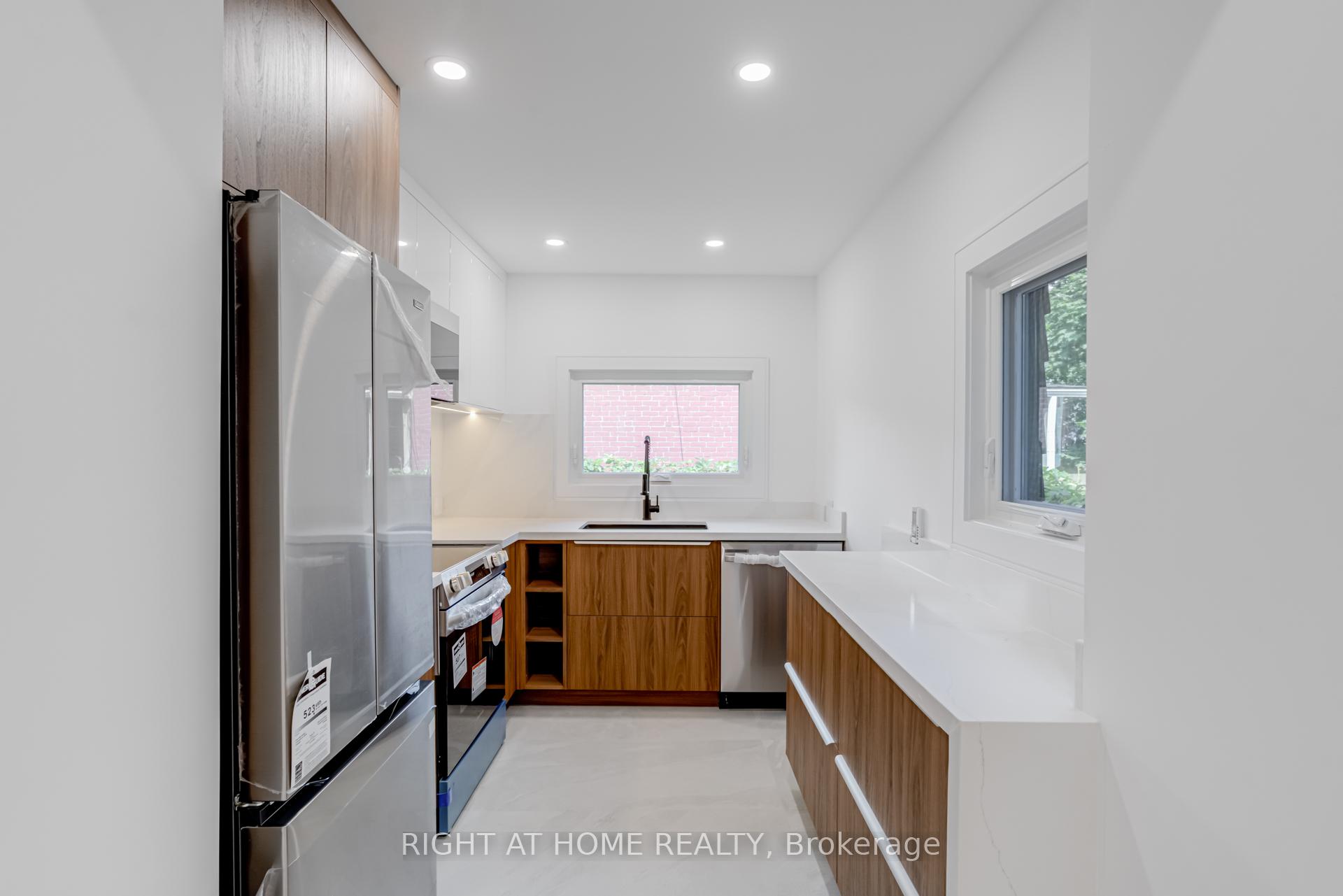 Photo 2 of 714 Palmerston Avenue, Toronto, The Annex — HOMEH