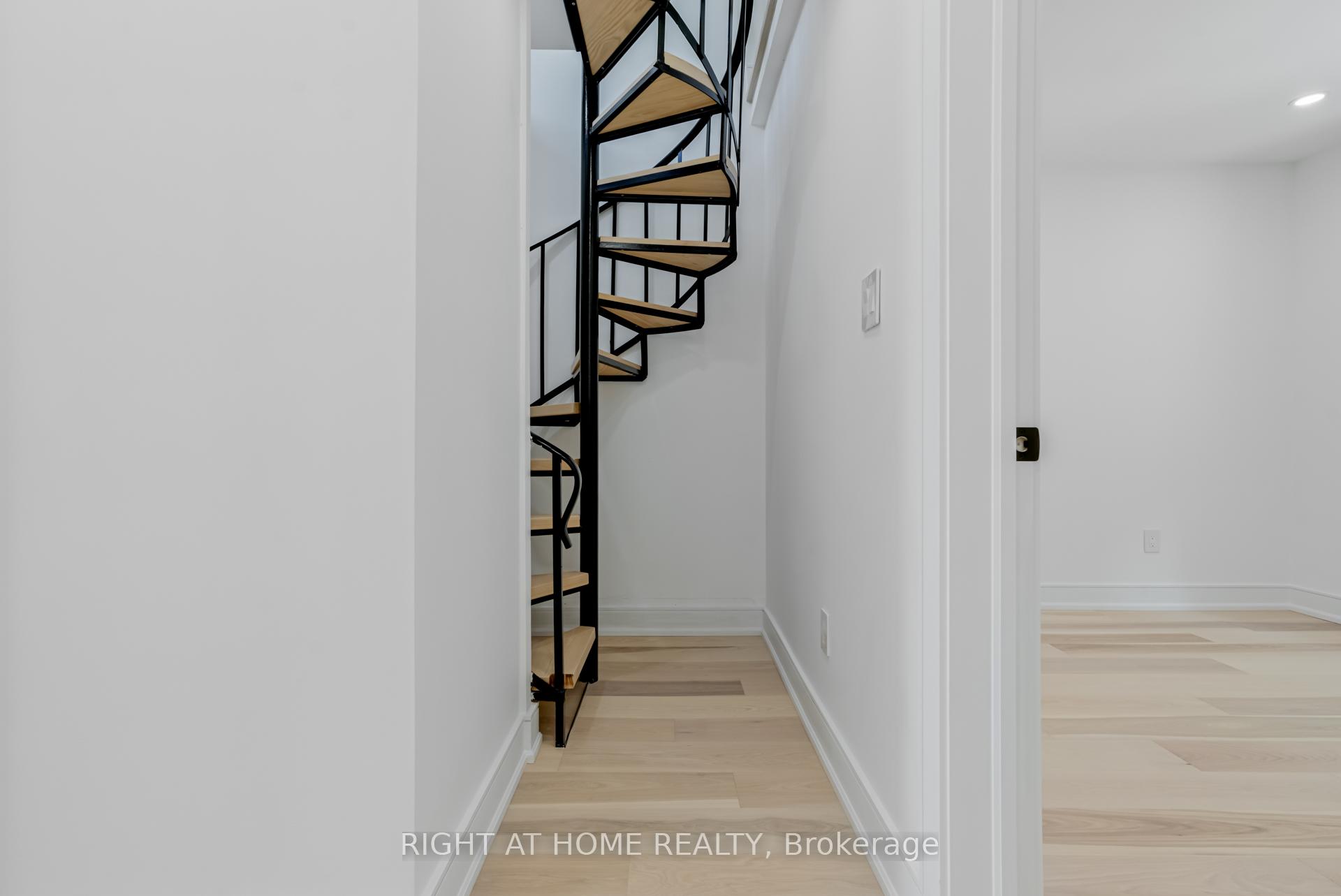 Photo 20 of 714 Palmerston Avenue, Toronto, The Annex — HOMEH