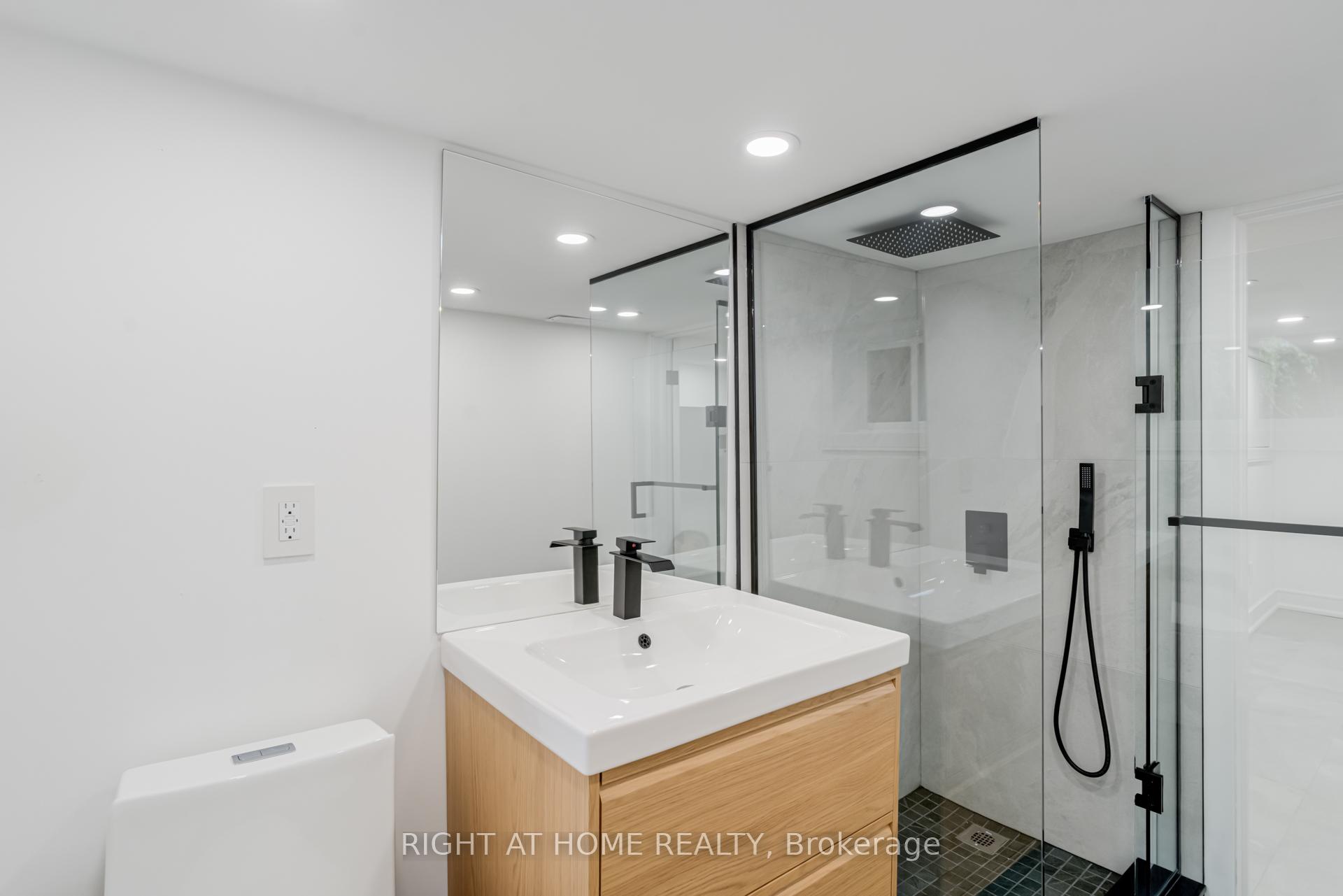 Photo 16 of 714 Palmerston Avenue, Toronto, The Annex — HOMEH
