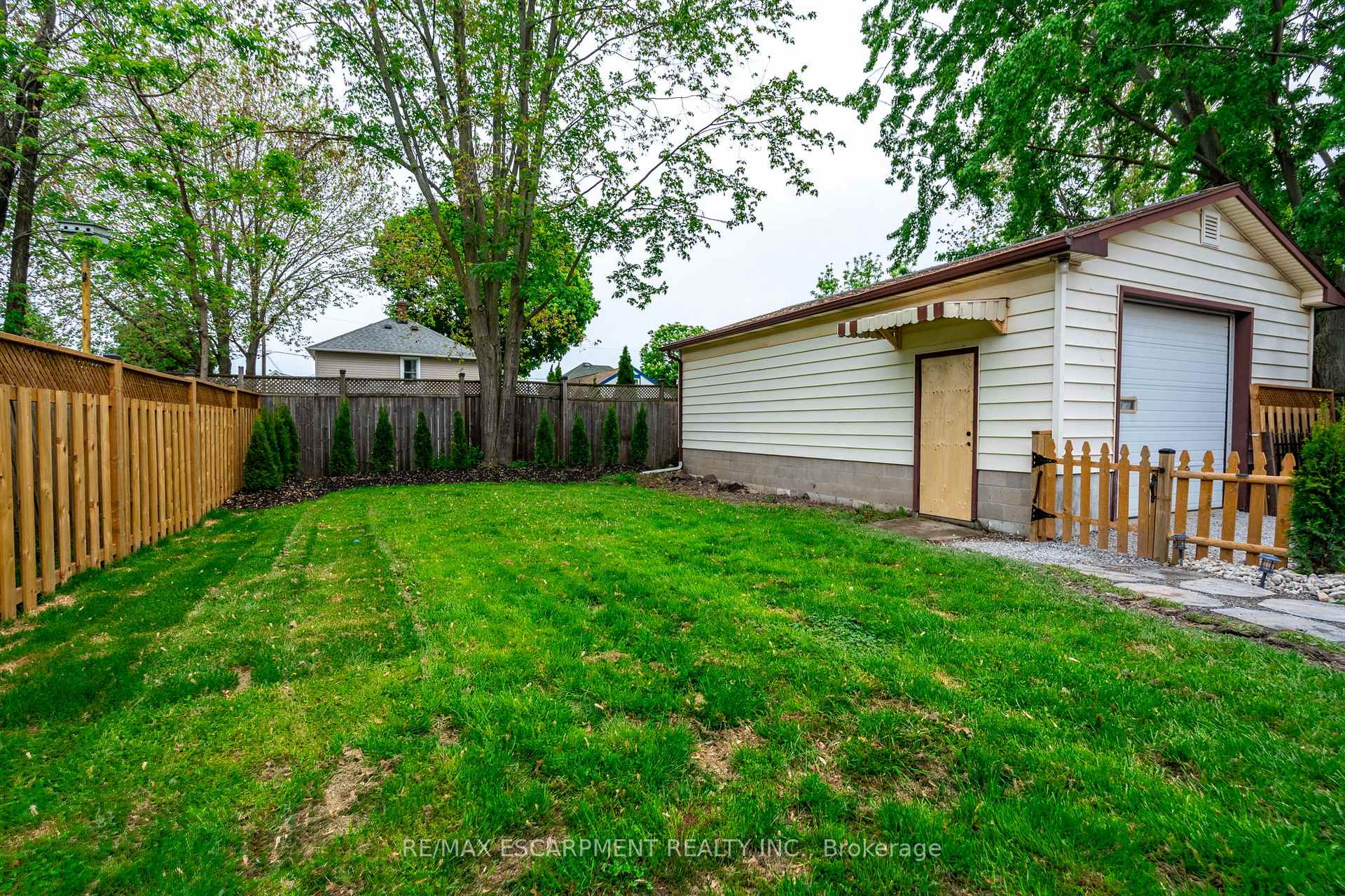 Photo 2 of 172 Pine Street S, Thorold, Thorold Downtown — HOMEH