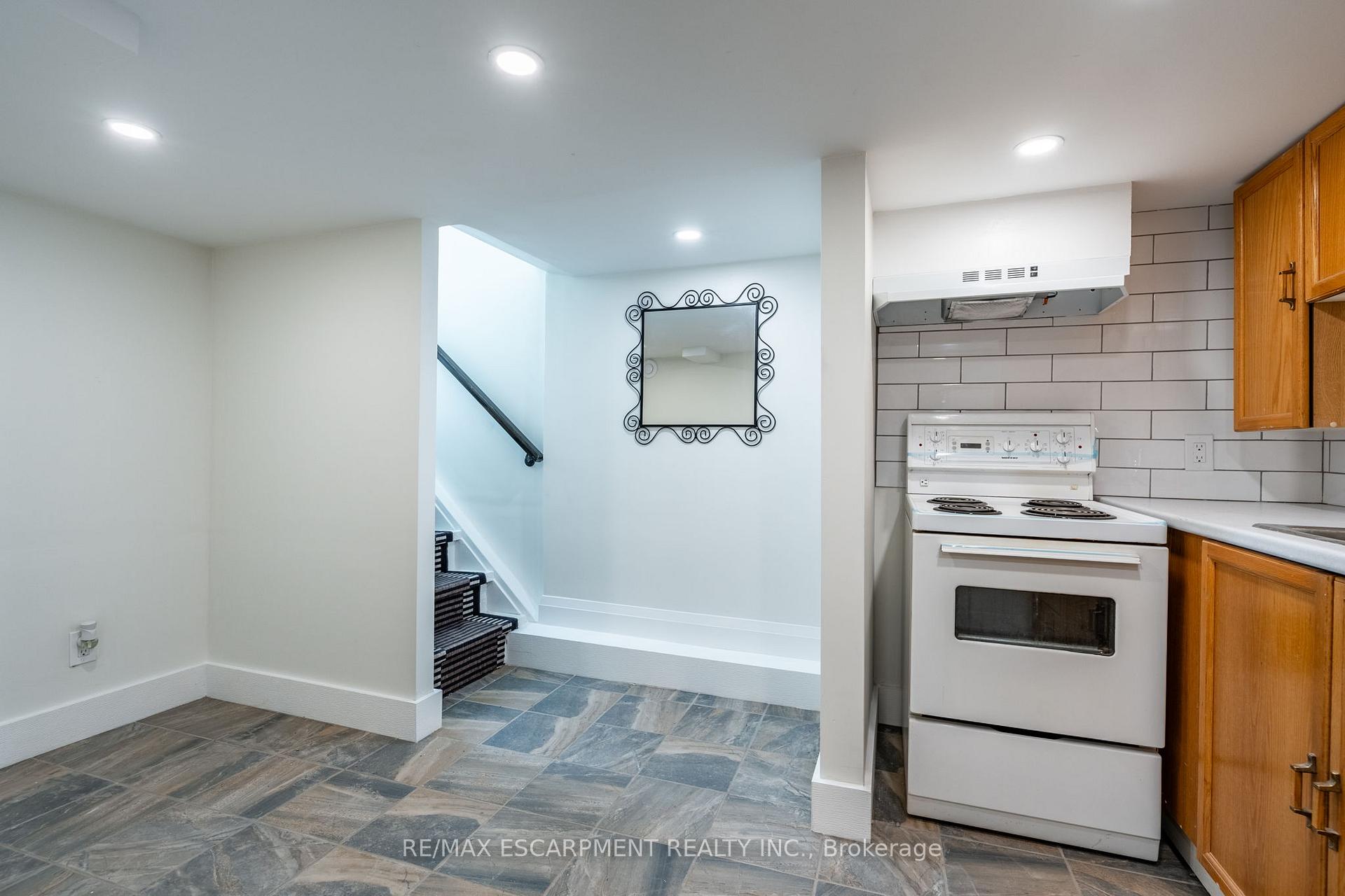 Photo 36 of 172 Pine Street S, Thorold, Thorold Downtown — HOMEH
