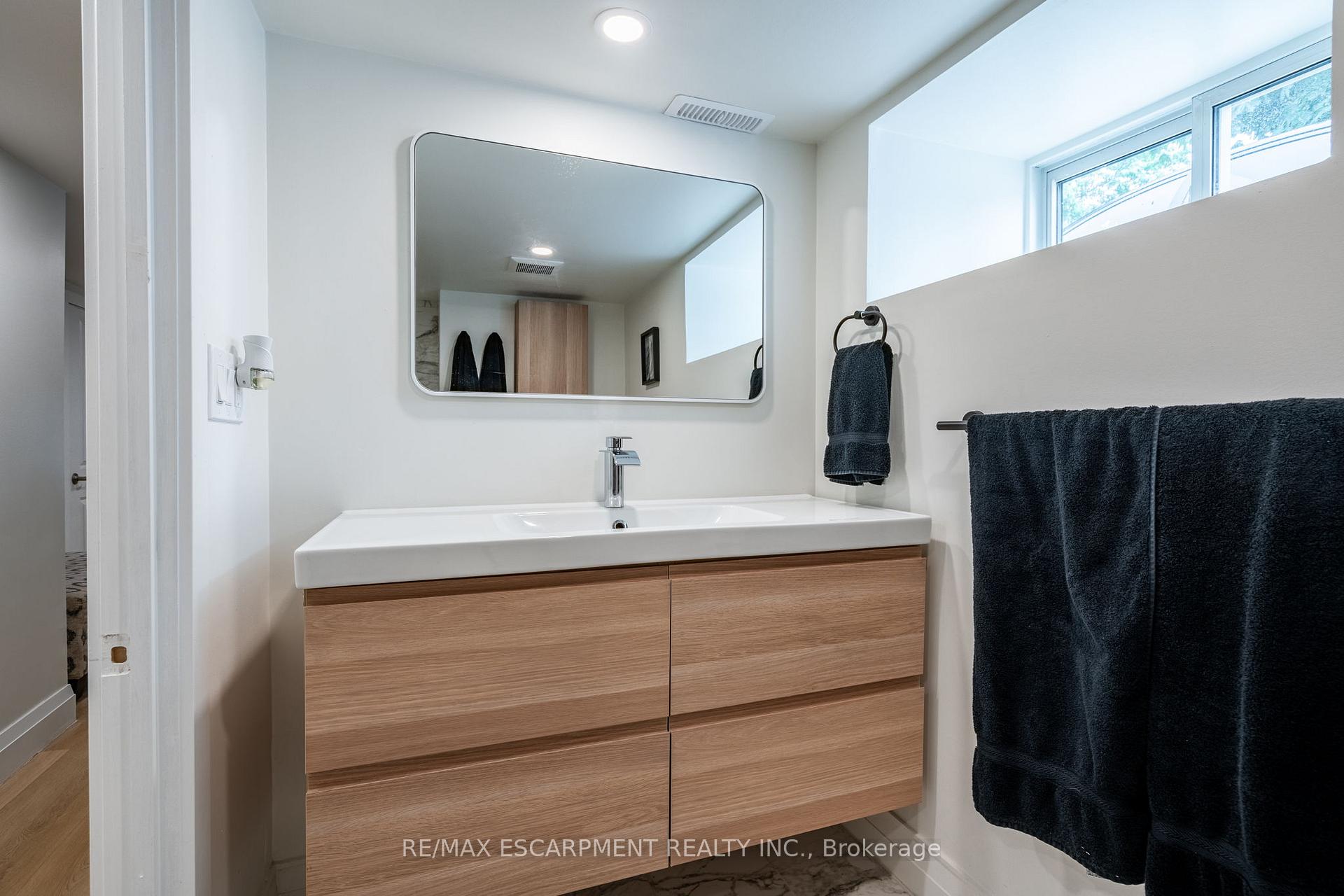 Photo 43 of 172 Pine Street S, Thorold, Thorold Downtown — HOMEH