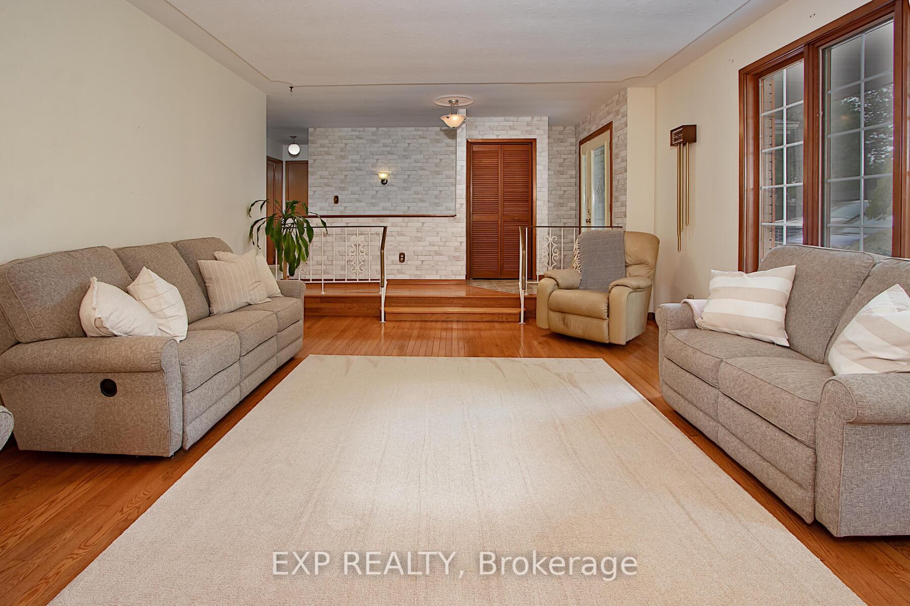 Photo 3 of 1265 Gladstone Drive, Thames Centre, Gladstone — HOMEH