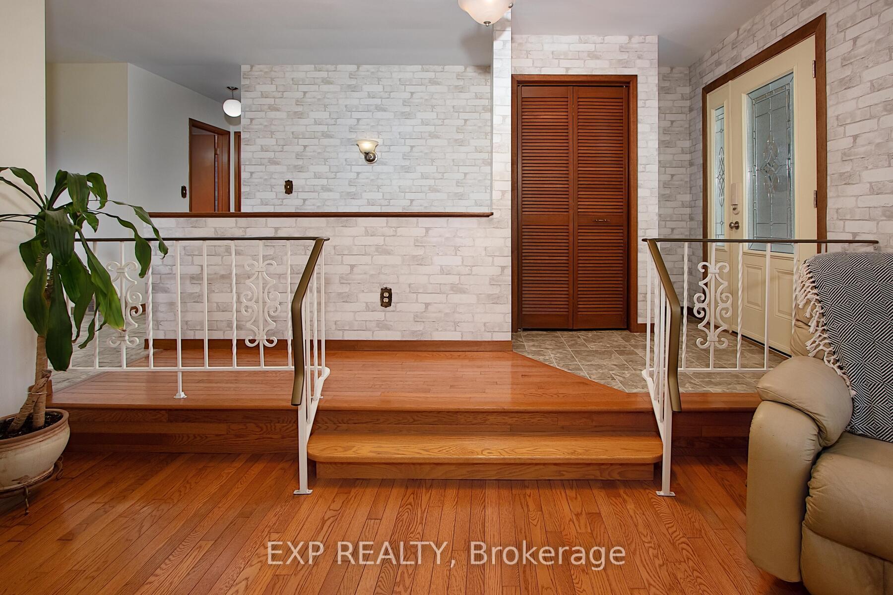 Photo 4 of 1265 Gladstone Drive, Thames Centre, Gladstone — HOMEH