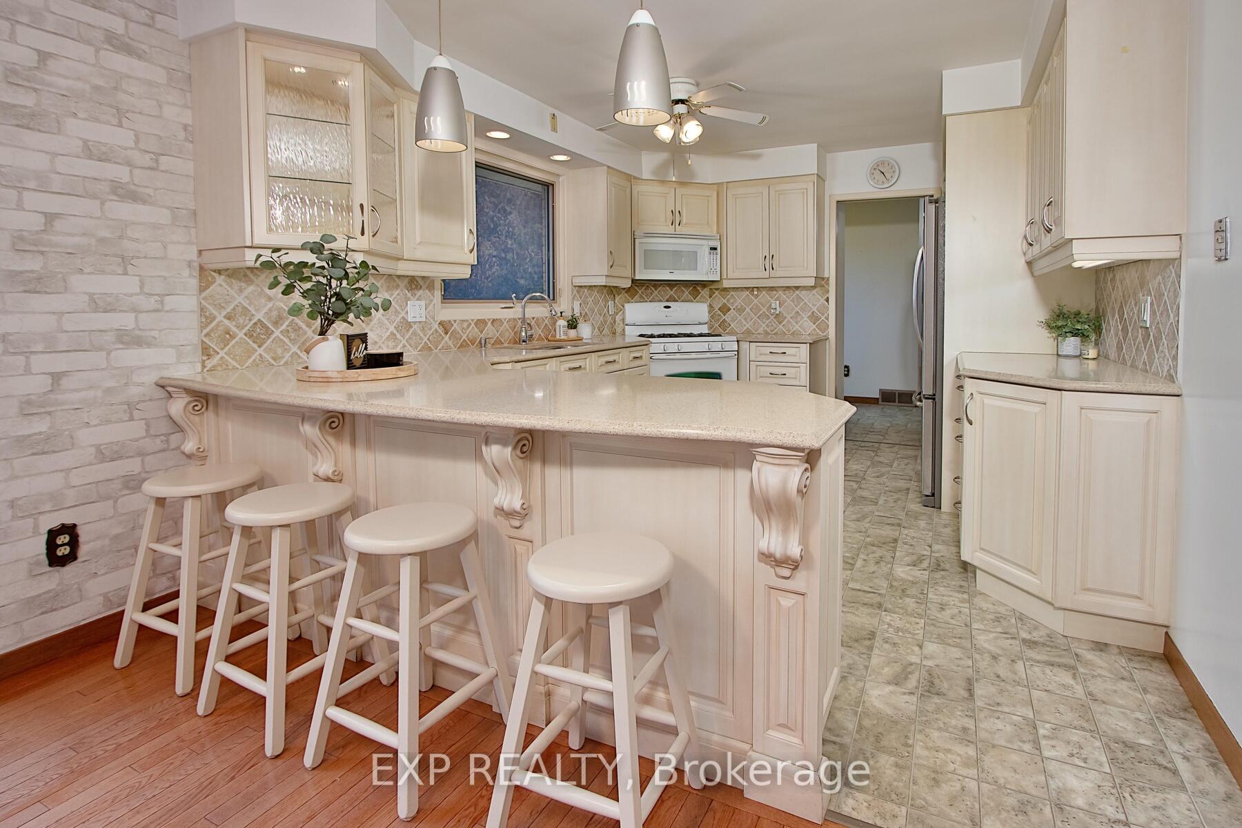 Photo 5 of 1265 Gladstone Drive, Thames Centre, Gladstone — HOMEH
