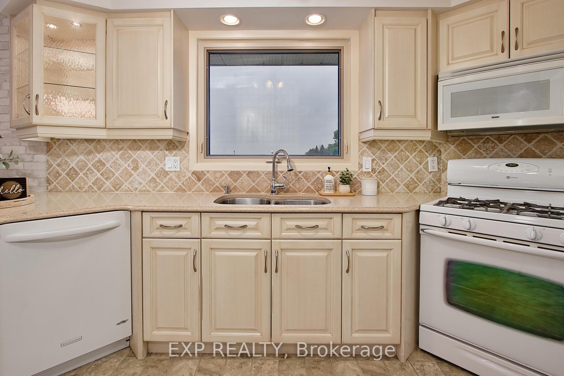 Photo 7 of 1265 Gladstone Drive, Thames Centre, Gladstone — HOMEH