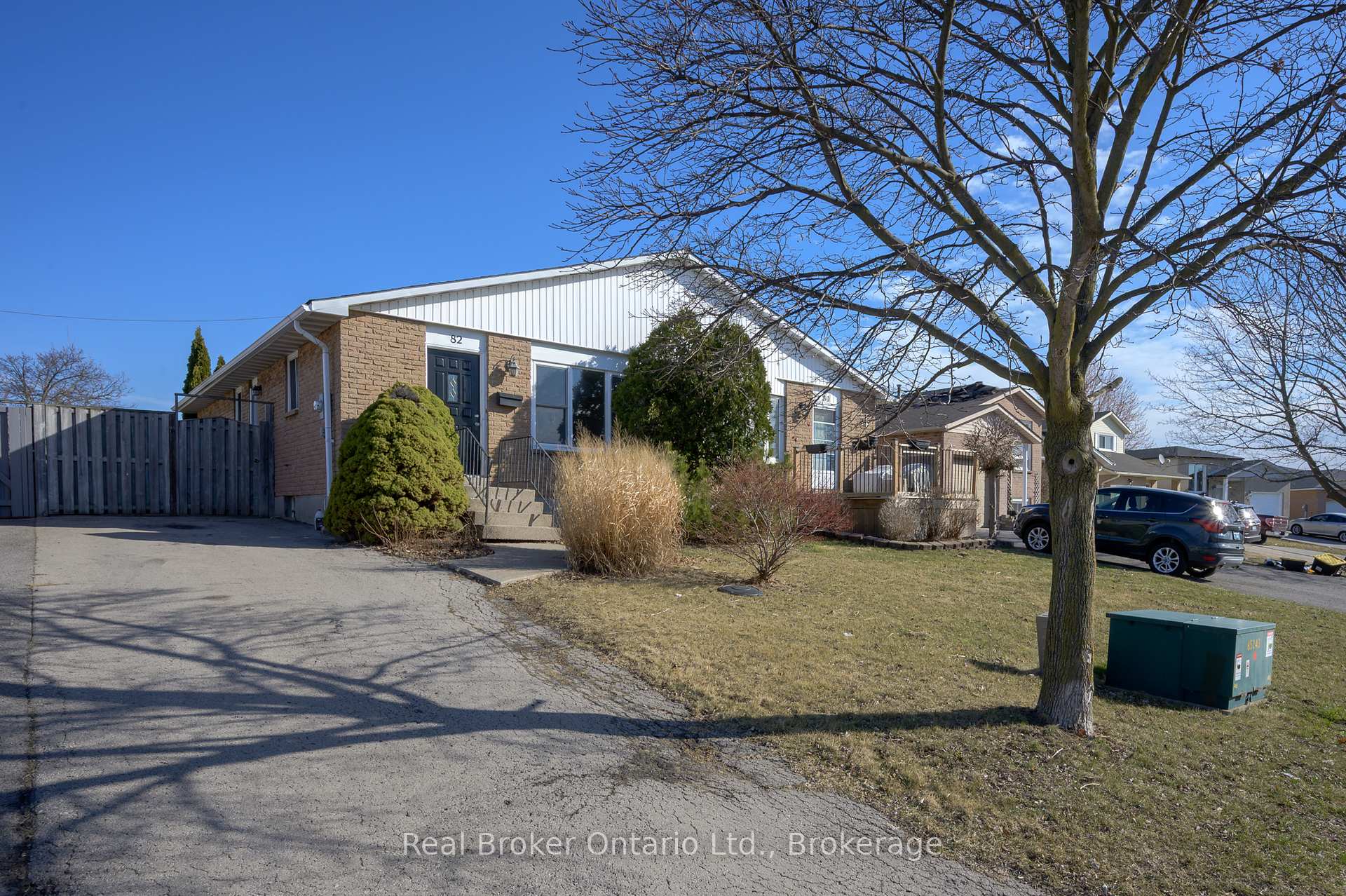 Photo 1 of 82 Lampman Crescent, Thorold, Confederation Heights — HOMEH