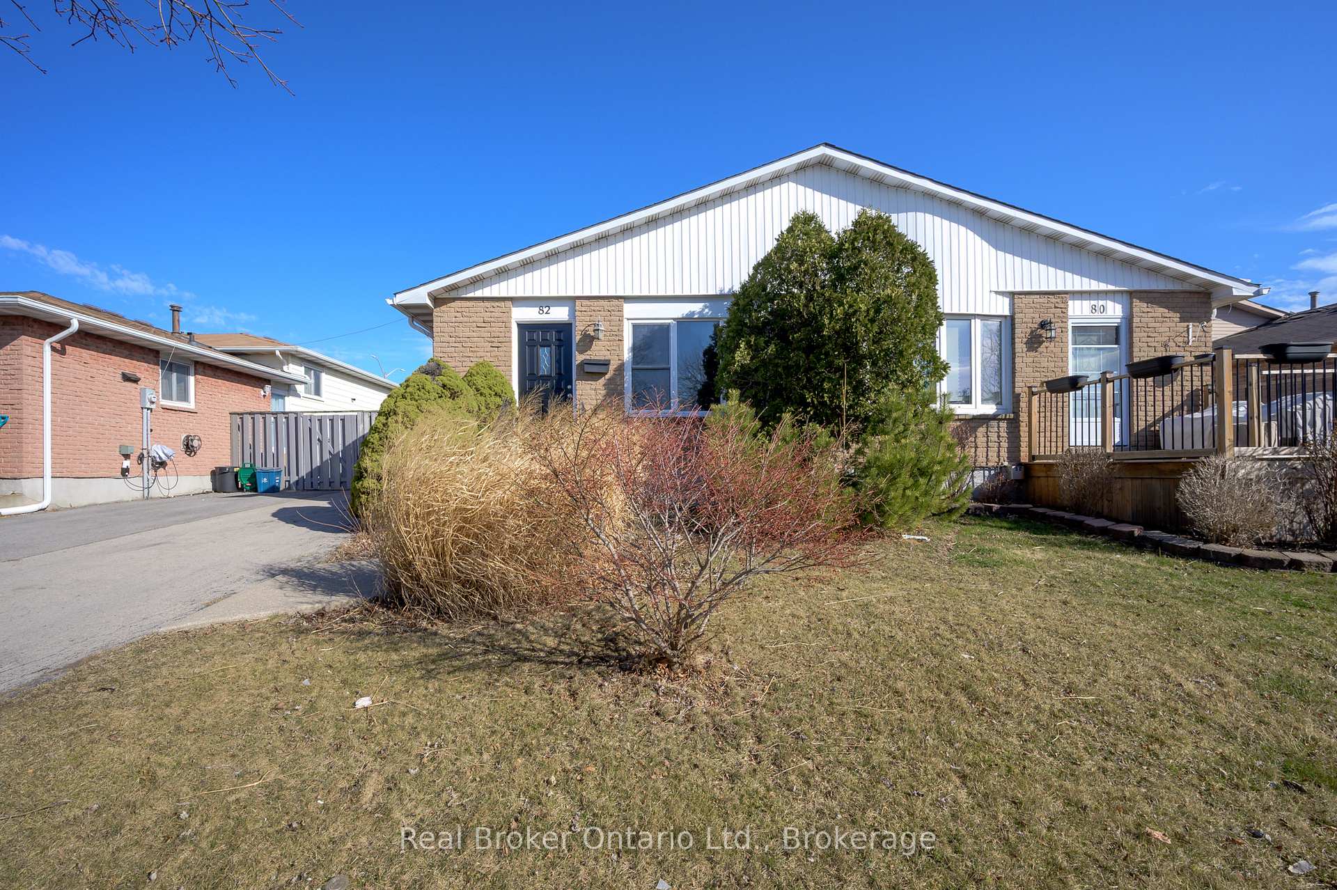 Photo 2 of 82 Lampman Crescent, Thorold, Confederation Heights — HOMEH