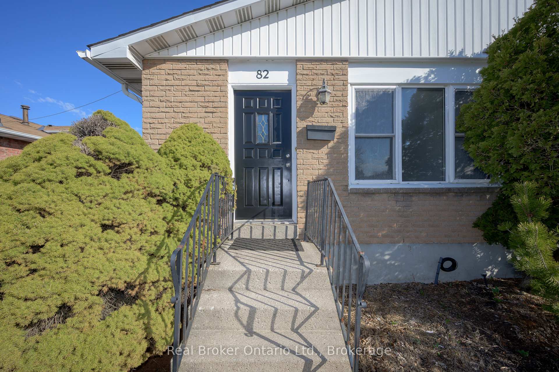 Photo 3 of 82 Lampman Crescent, Thorold, Confederation Heights — HOMEH