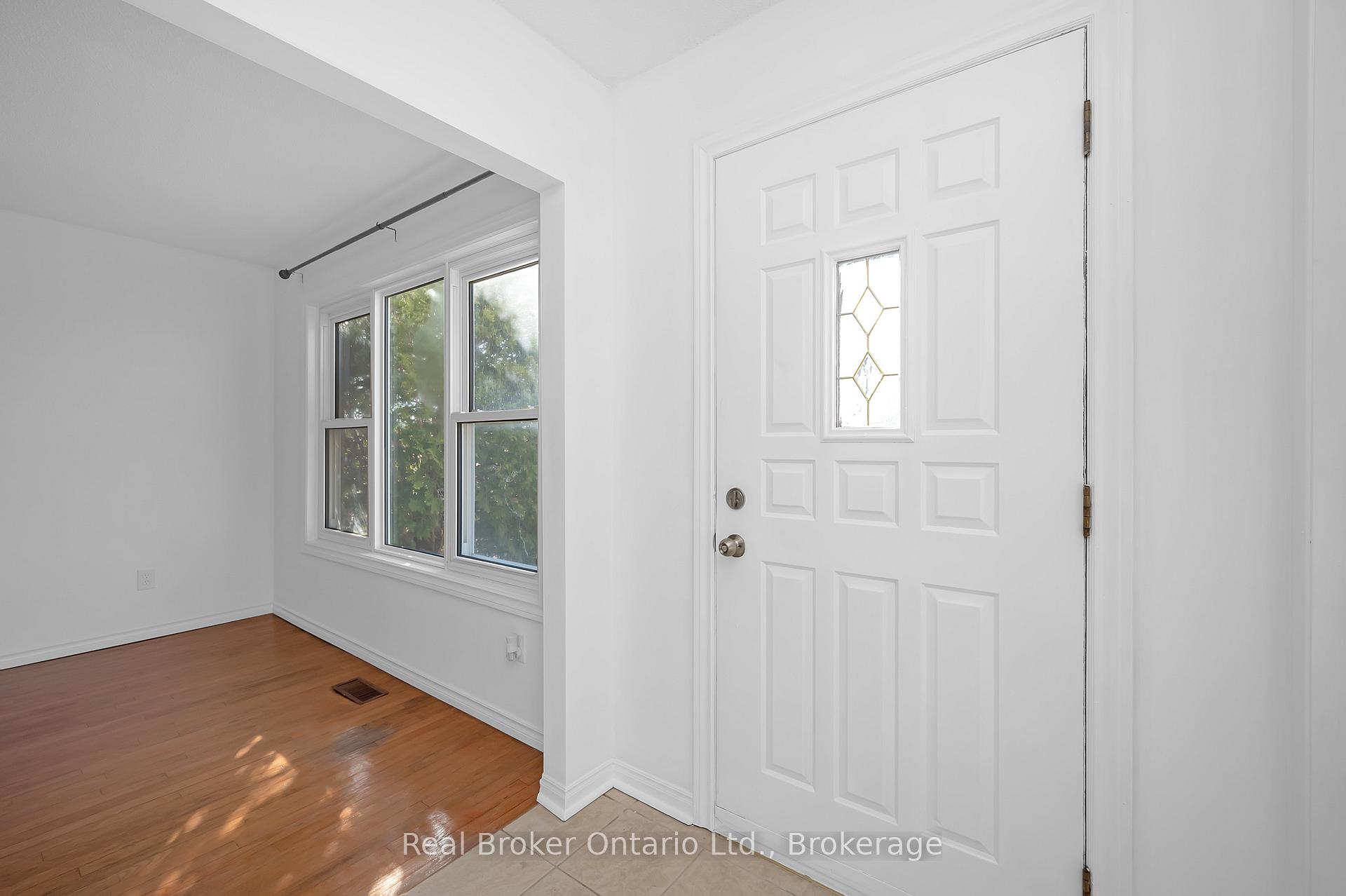 Photo 4 of 82 Lampman Crescent, Thorold, Confederation Heights — HOMEH