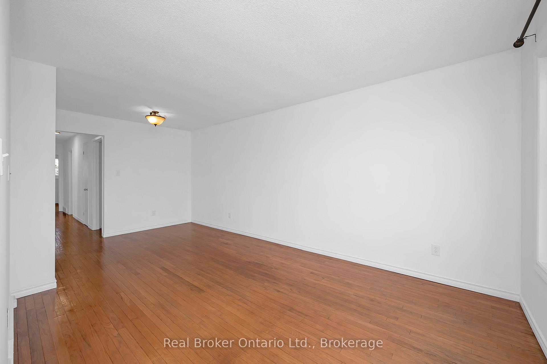 Photo 5 of 82 Lampman Crescent, Thorold, Confederation Heights — HOMEH