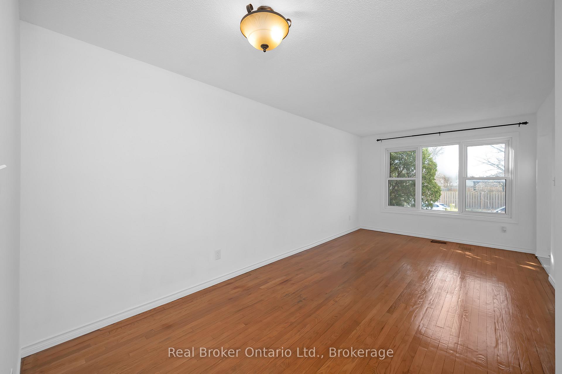 Photo 7 of 82 Lampman Crescent, Thorold, Confederation Heights — HOMEH