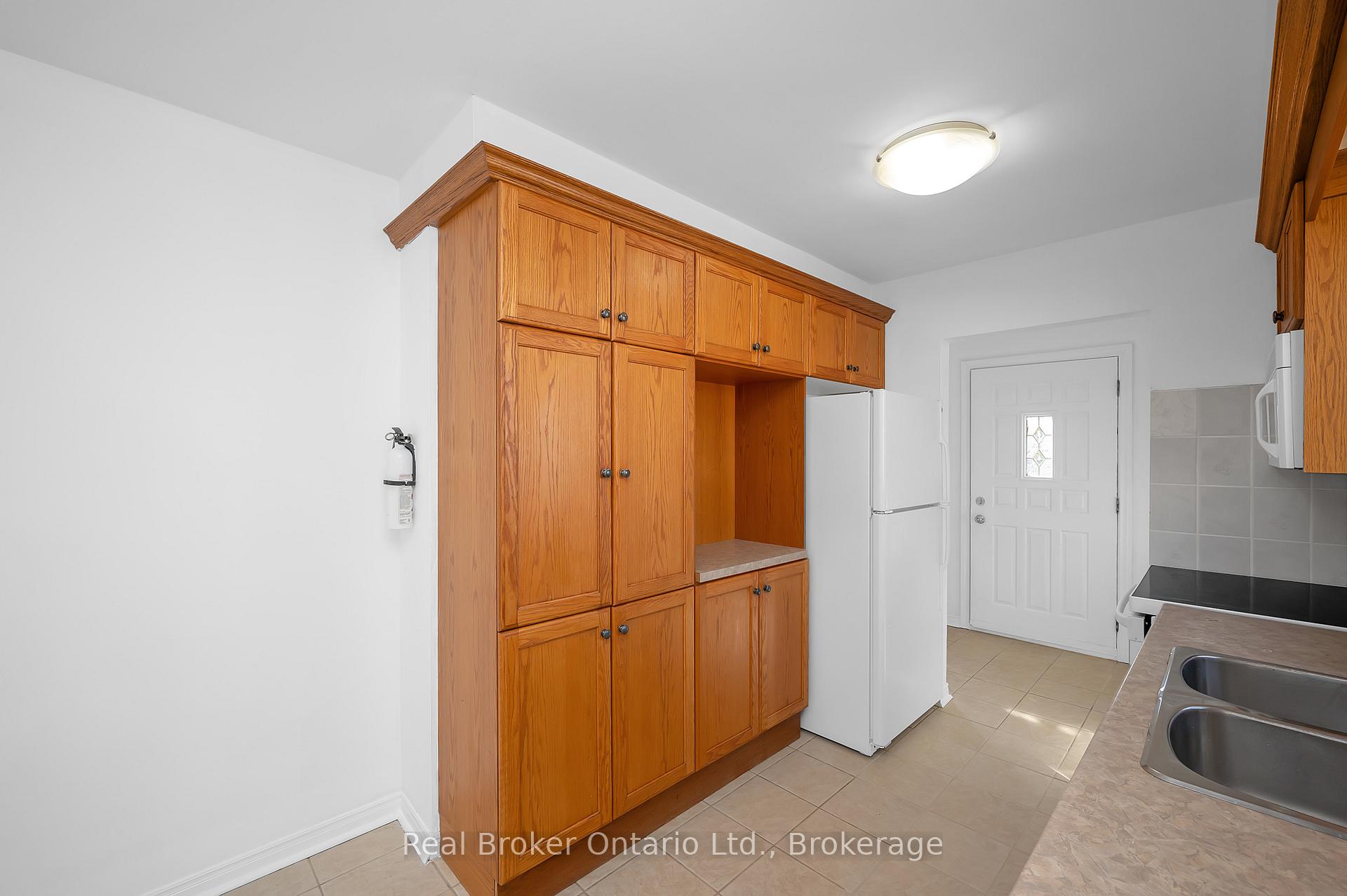 Photo 11 of 82 Lampman Crescent, Thorold, Confederation Heights — HOMEH