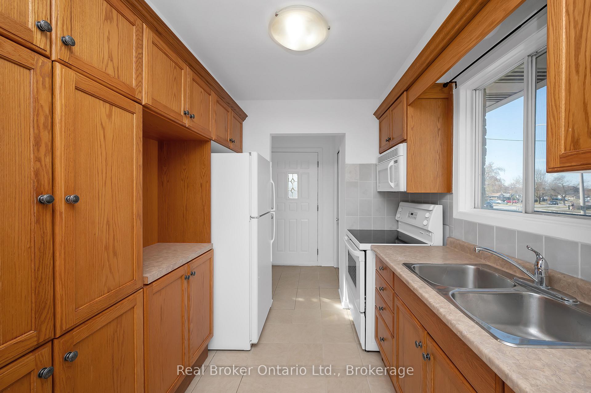 Photo 12 of 82 Lampman Crescent, Thorold, Confederation Heights — HOMEH