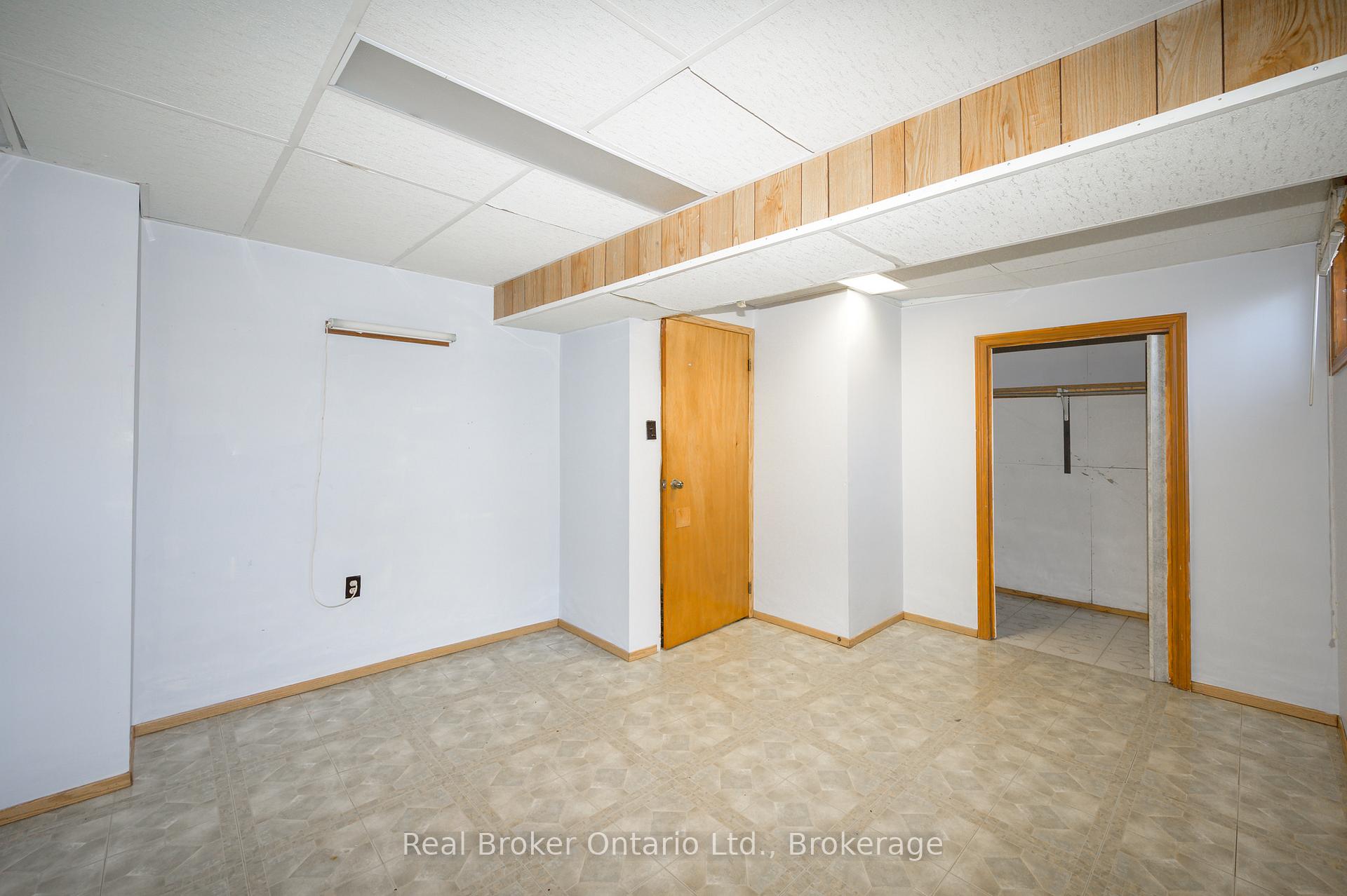 Photo 23 of 82 Lampman Crescent, Thorold, Confederation Heights — HOMEH