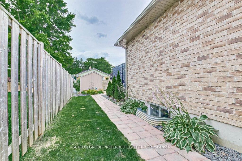 Photo 4 of 2 Brooker Trail, Thames Centre, Thorndale — HOMEH