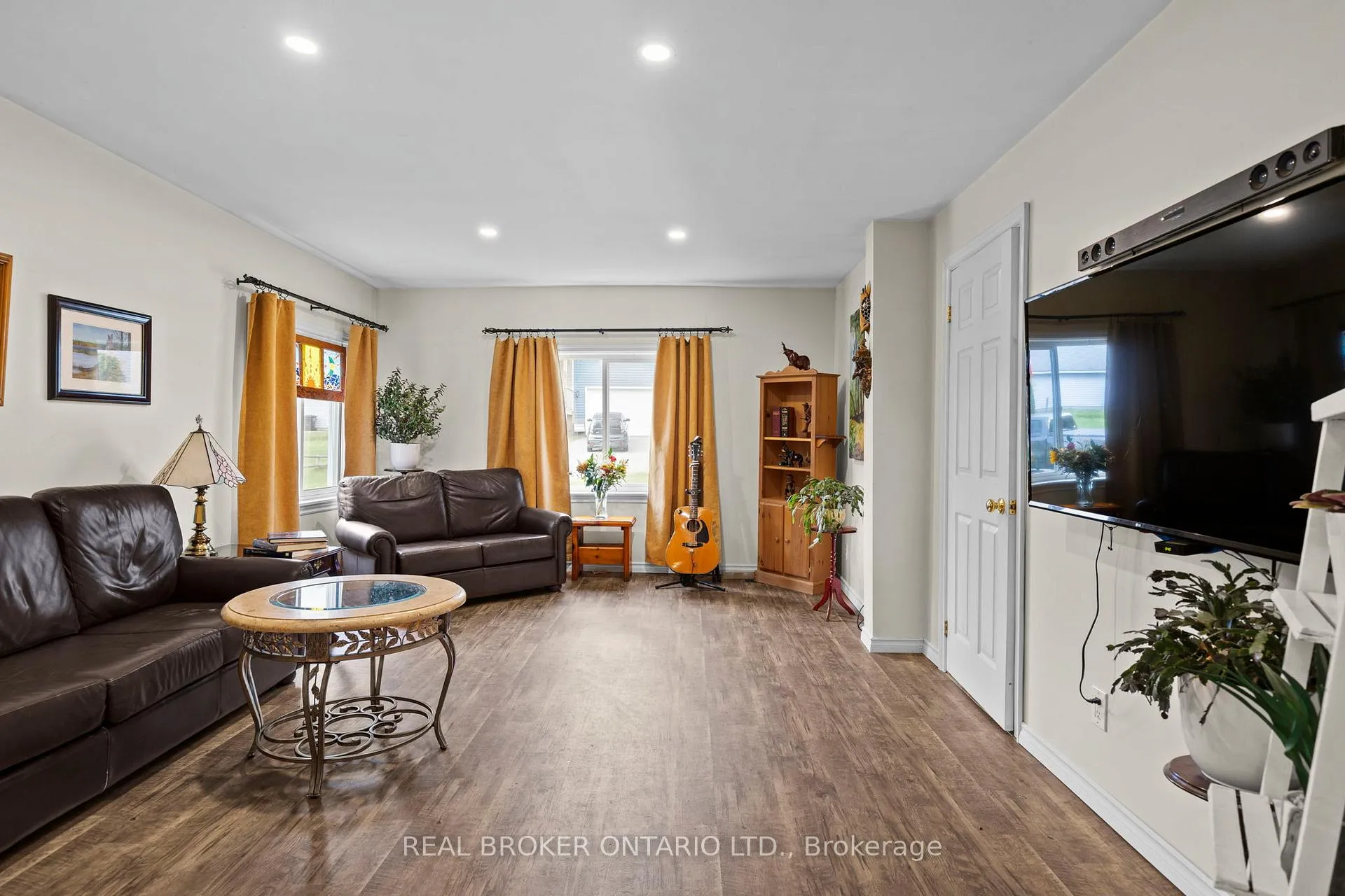 Photo 14 of 15 Lovejoy Street, Tay, Victoria Harbour — HOMEH