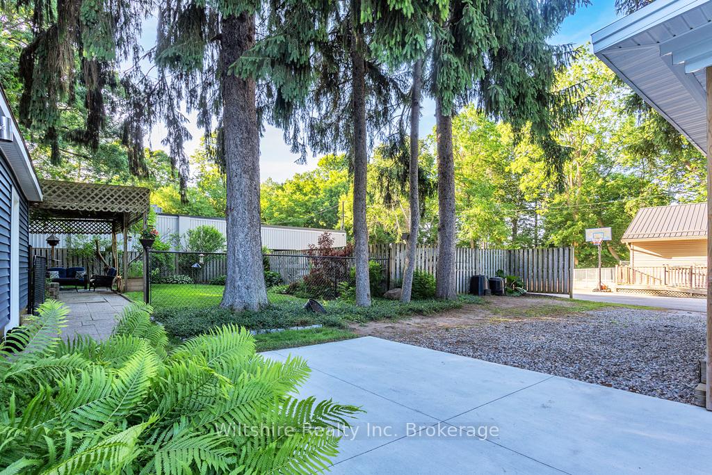 Photo 3 of 57 Potters Road, Tillsonburg — HOMEH