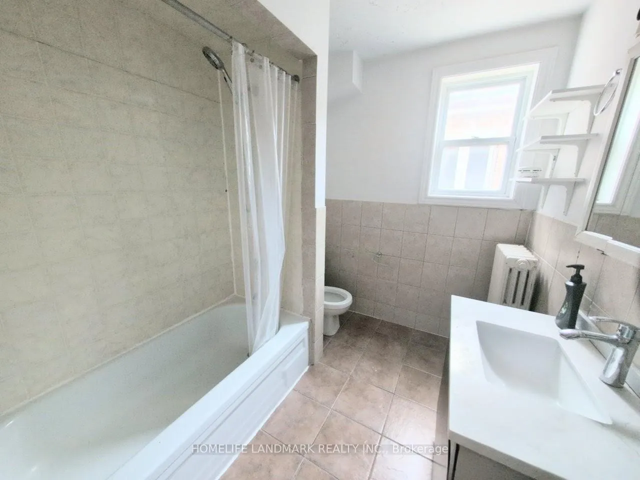 Photo 8 of Unit 2nd&3rd, 26 Lippincott Street, Toronto, Kensington-Chinatown — HOMEH