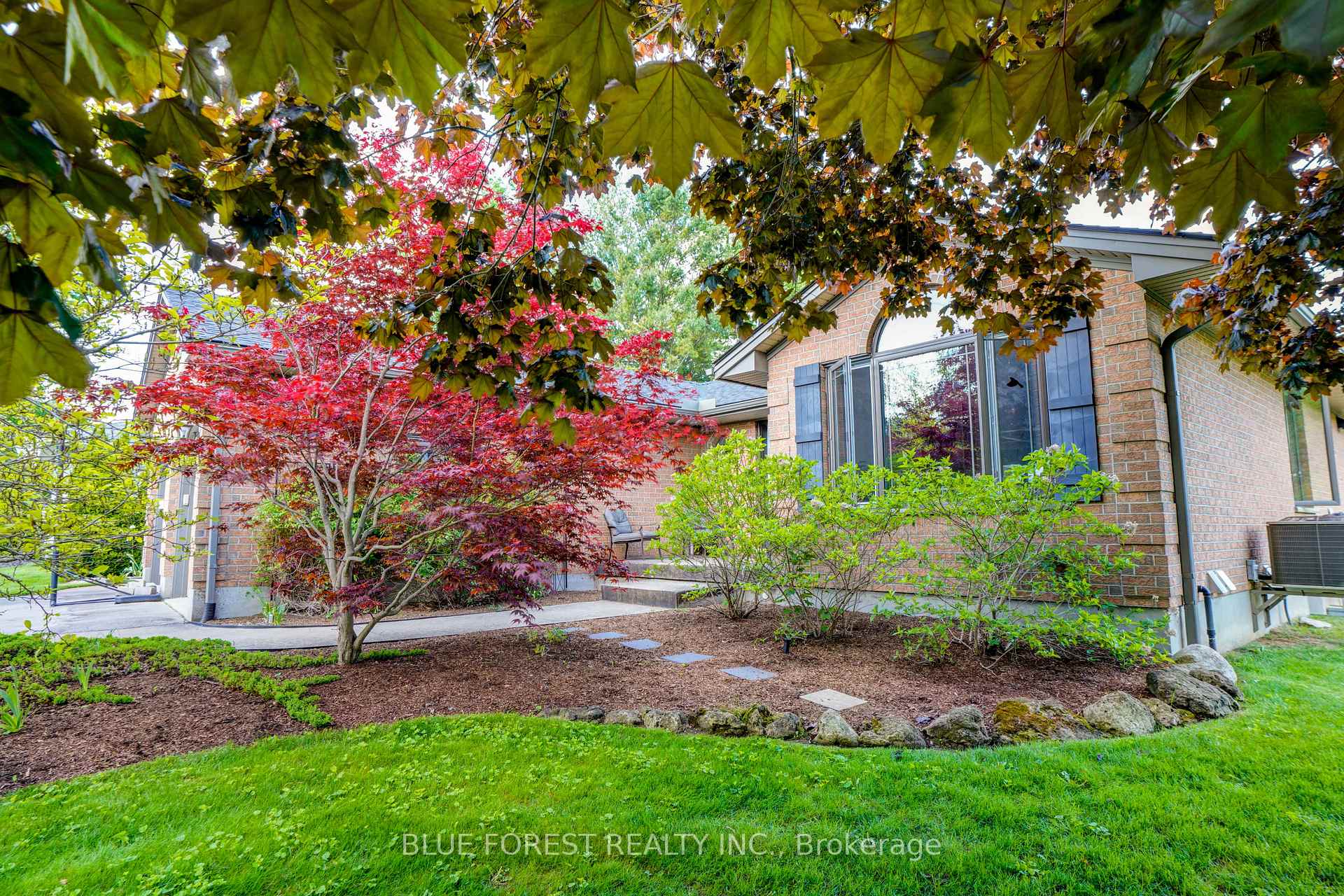 Photo 2 of 22 Village Gate Crescent, Thames Centre, Dorchester — HOMEH