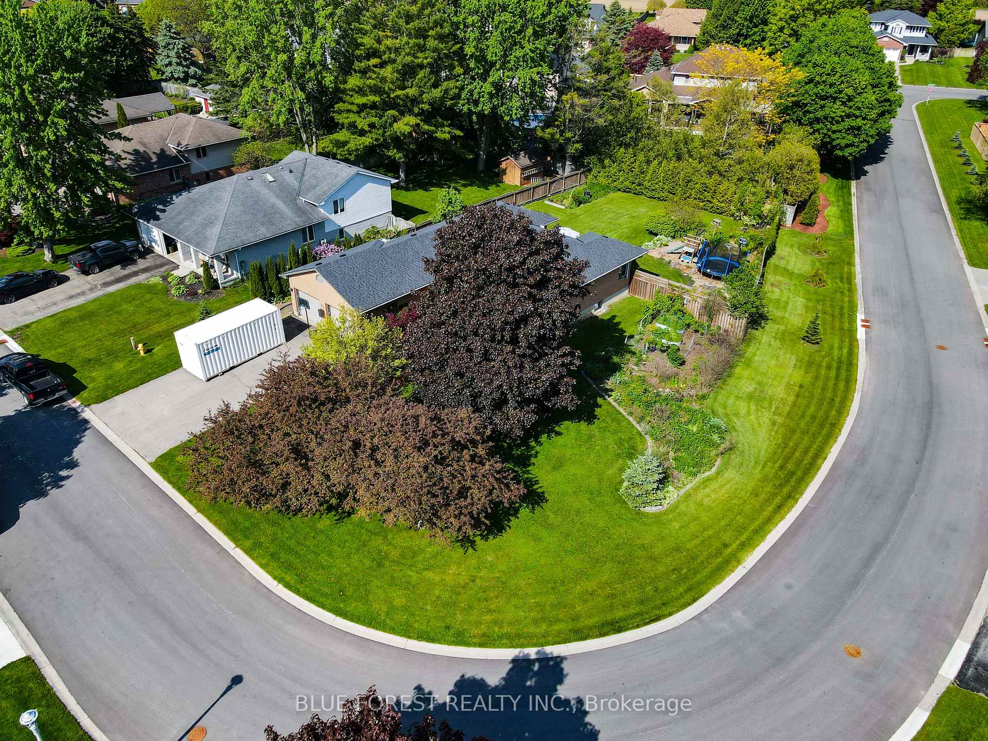 Photo 3 of 22 Village Gate Crescent, Thames Centre, Dorchester — HOMEH