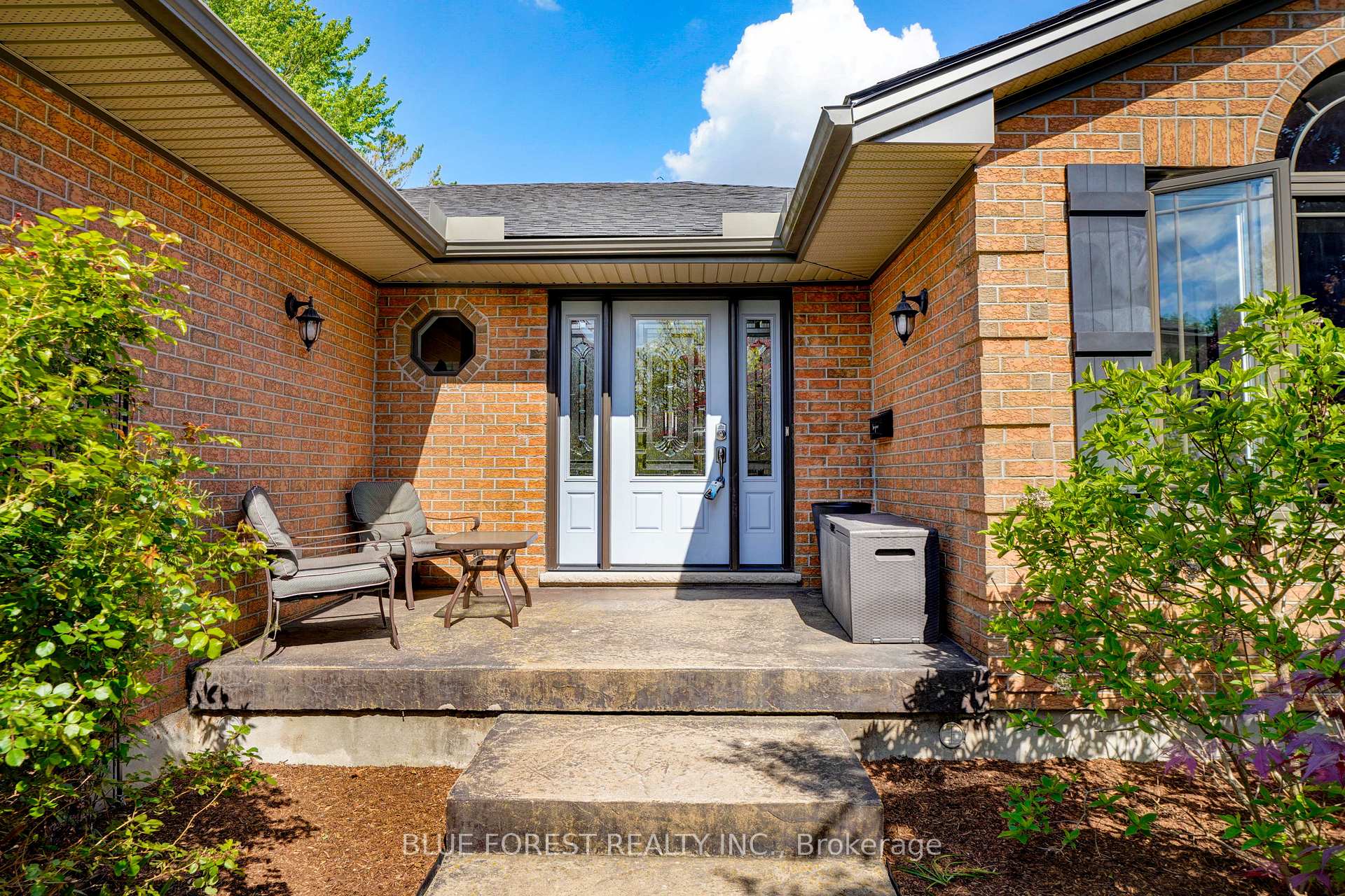 Photo 4 of 22 Village Gate Crescent, Thames Centre, Dorchester — HOMEH