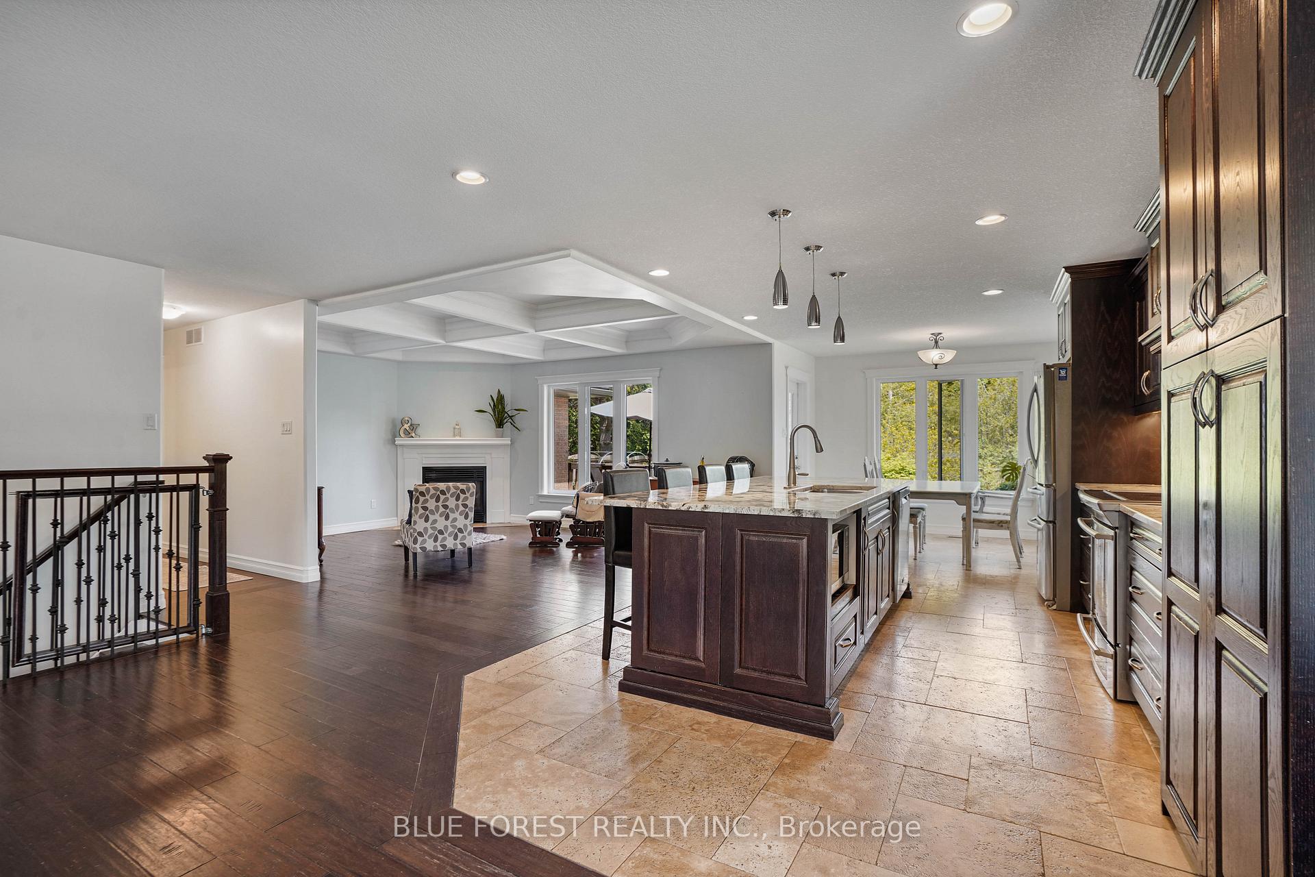 Photo 8 of 22 Village Gate Crescent, Thames Centre, Dorchester — HOMEH