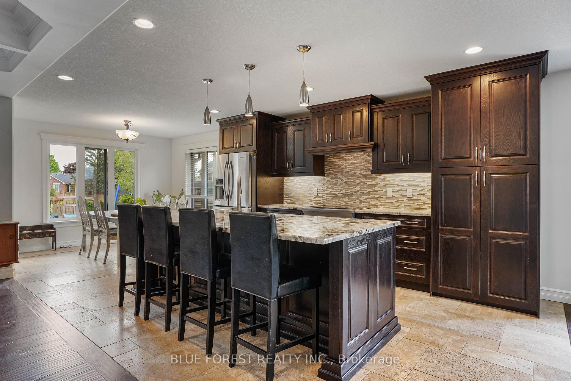 Photo 10 of 22 Village Gate Crescent, Thames Centre, Dorchester — HOMEH