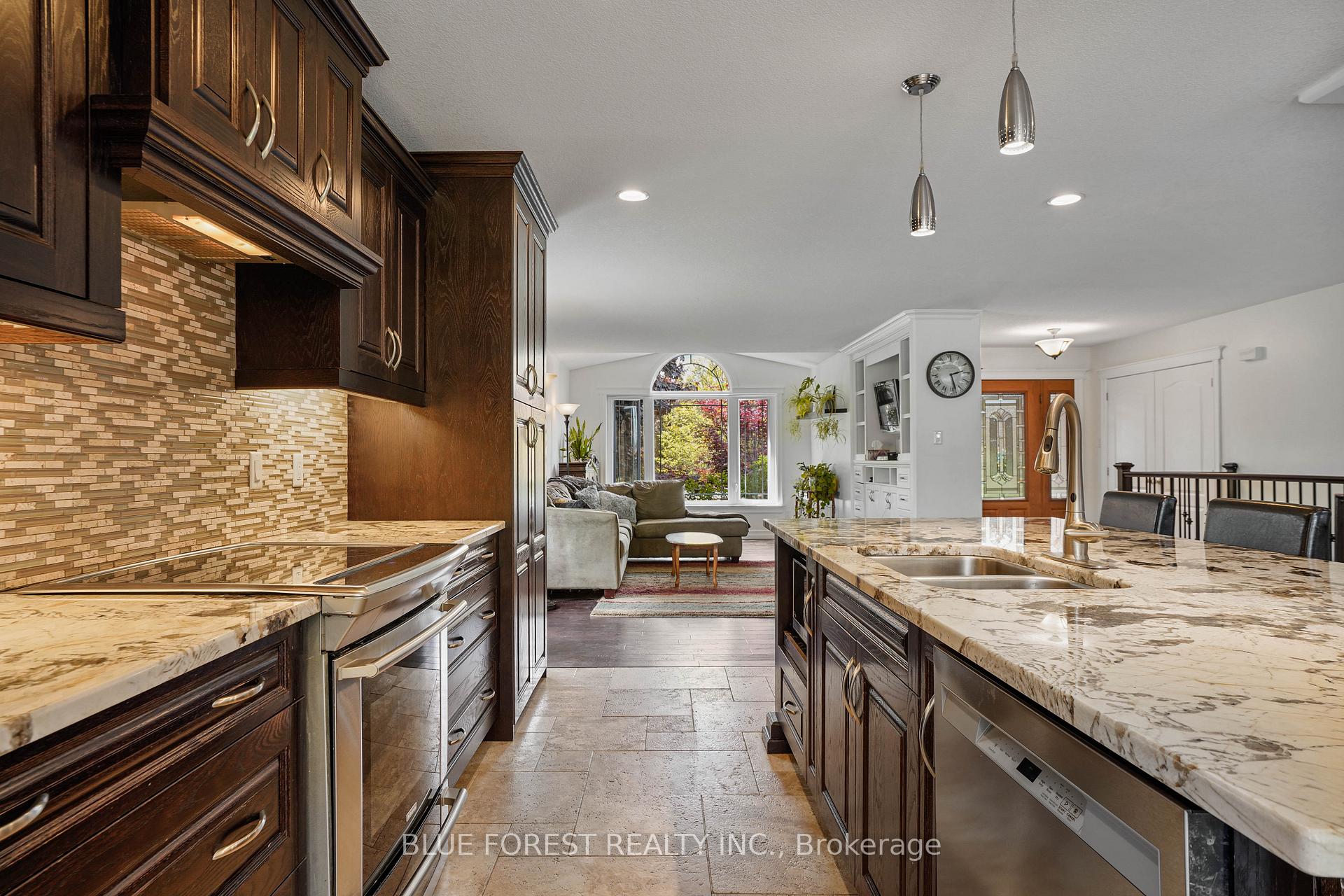 Photo 12 of 22 Village Gate Crescent, Thames Centre, Dorchester — HOMEH