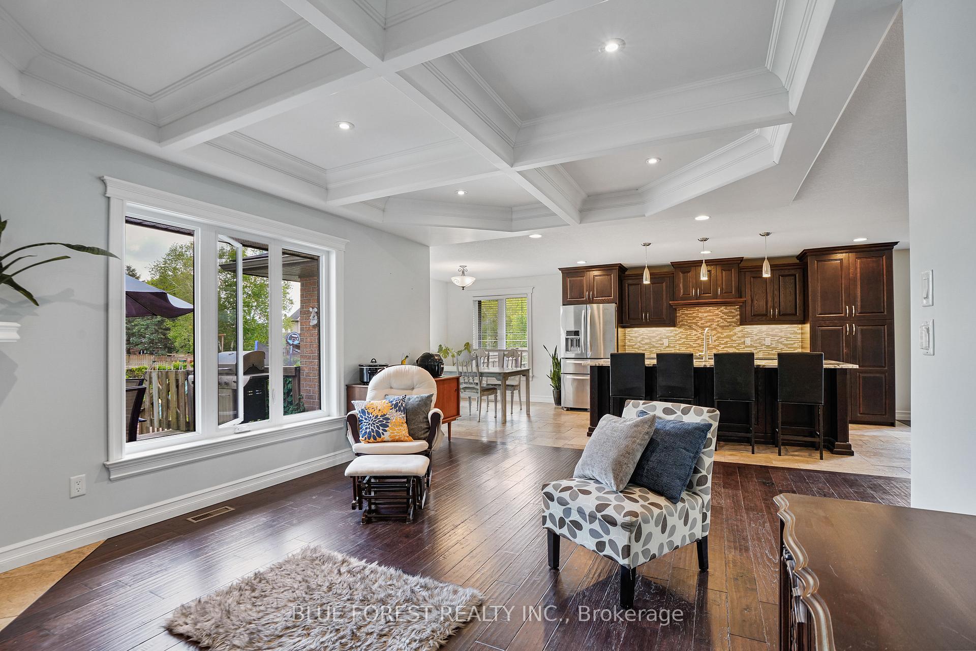 Photo 15 of 22 Village Gate Crescent, Thames Centre, Dorchester — HOMEH