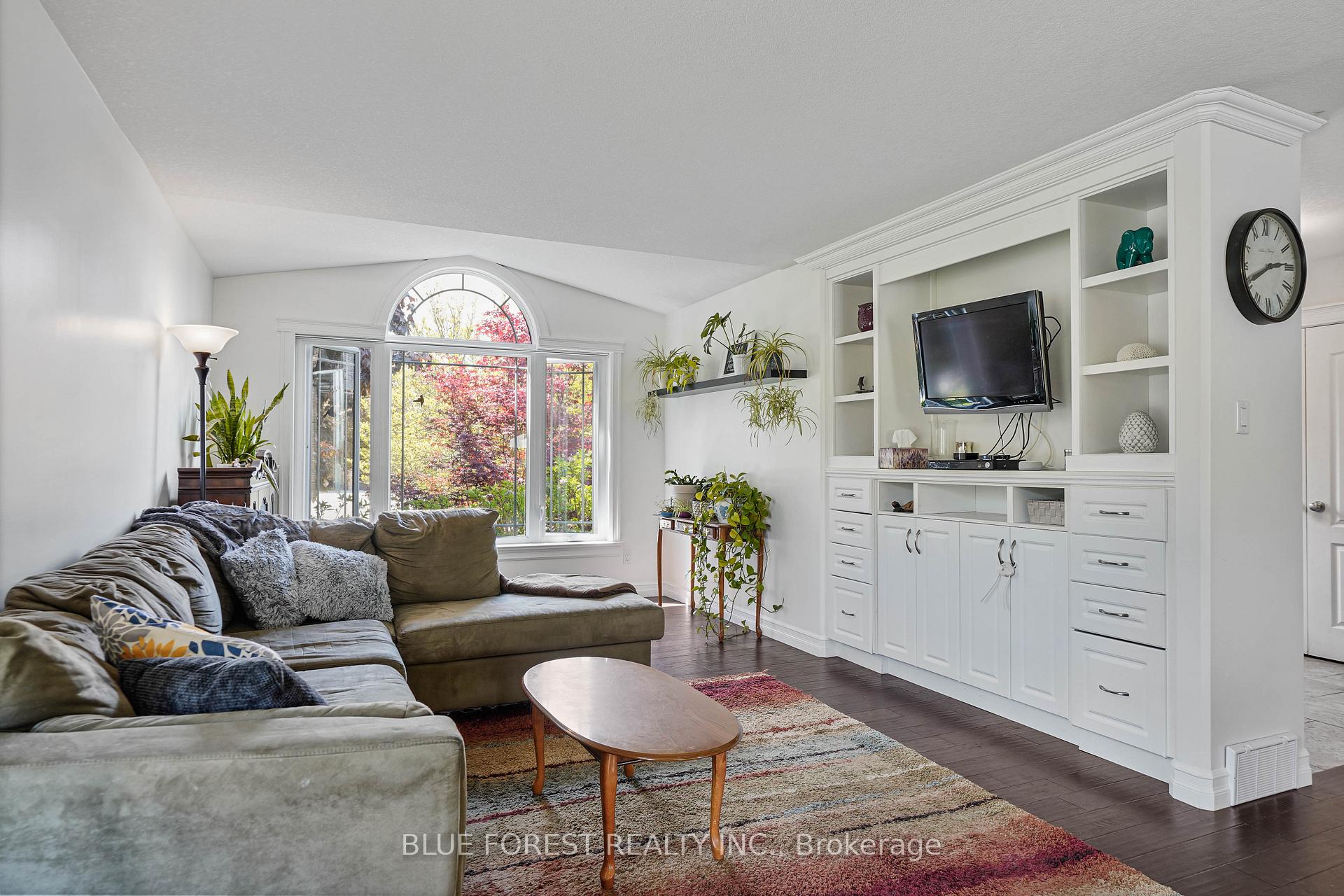 Photo 16 of 22 Village Gate Crescent, Thames Centre, Dorchester — HOMEH