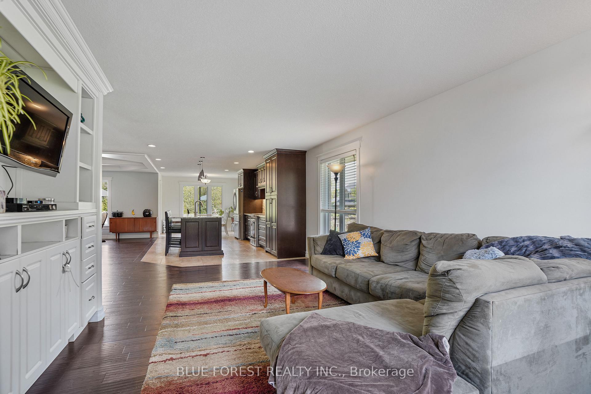 Photo 17 of 22 Village Gate Crescent, Thames Centre, Dorchester — HOMEH
