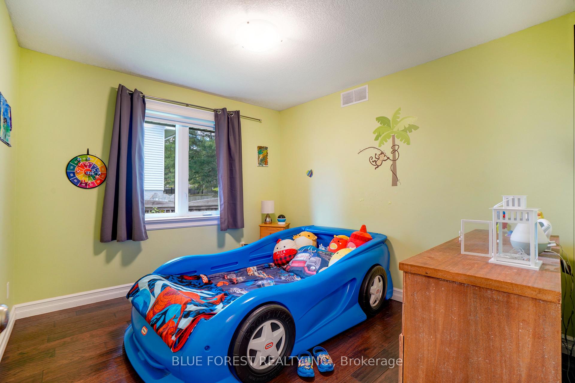 Photo 23 of 22 Village Gate Crescent, Thames Centre, Dorchester — HOMEH