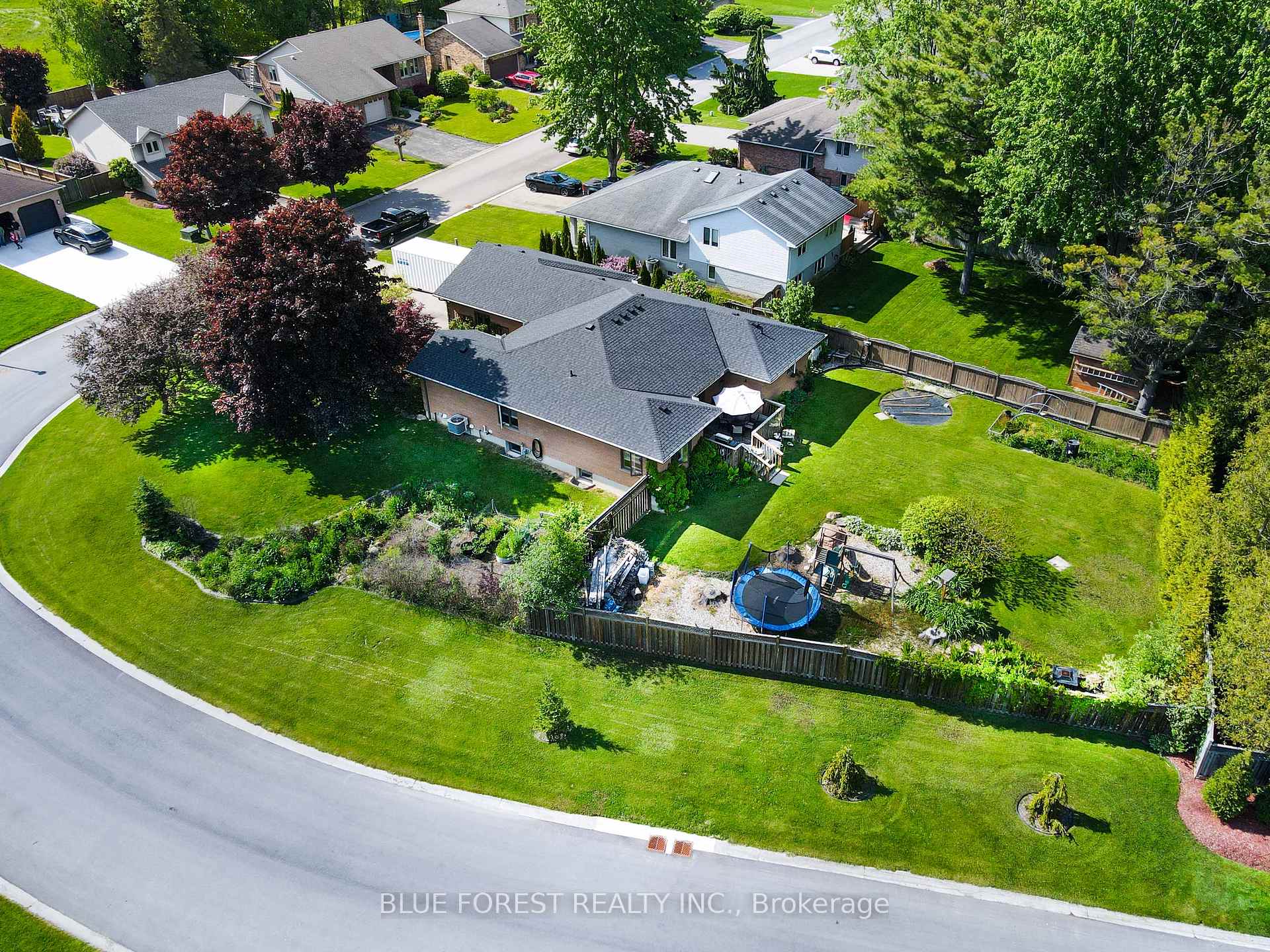 Photo 42 of 22 Village Gate Crescent, Thames Centre, Dorchester — HOMEH