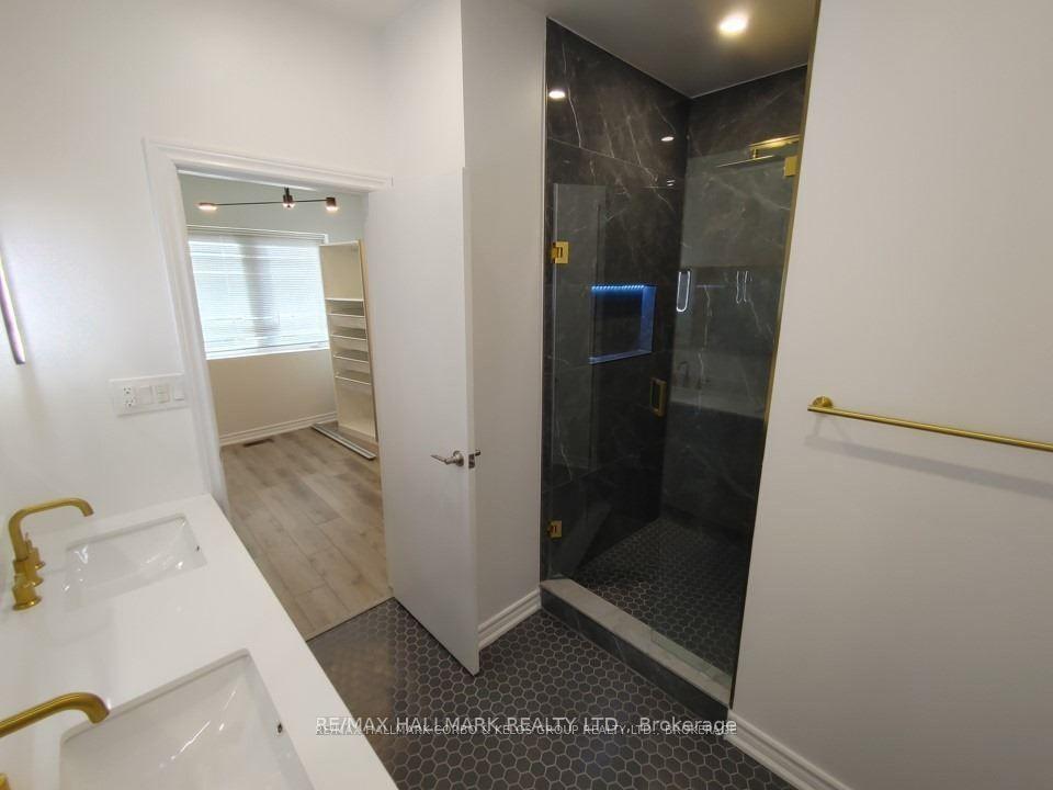 Photo 5 of 13 Northern Place, Toronto, Little Portugal — HOMEH