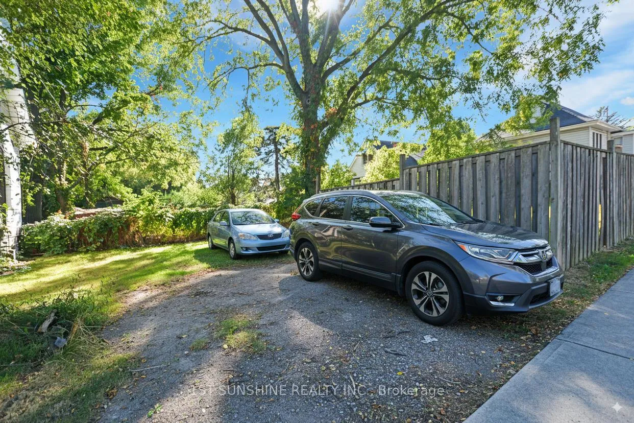 Photo 2 of 61 Broadway Avenue, Hamilton, Ainslie Wood — HOMEH