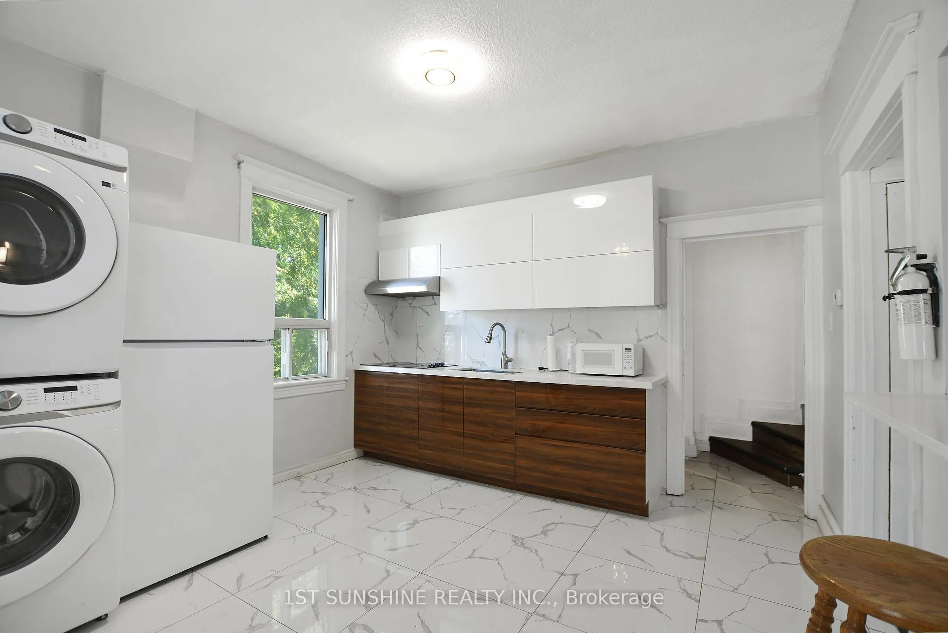 Photo 3 of 61 Broadway Avenue, Hamilton, Ainslie Wood — HOMEH