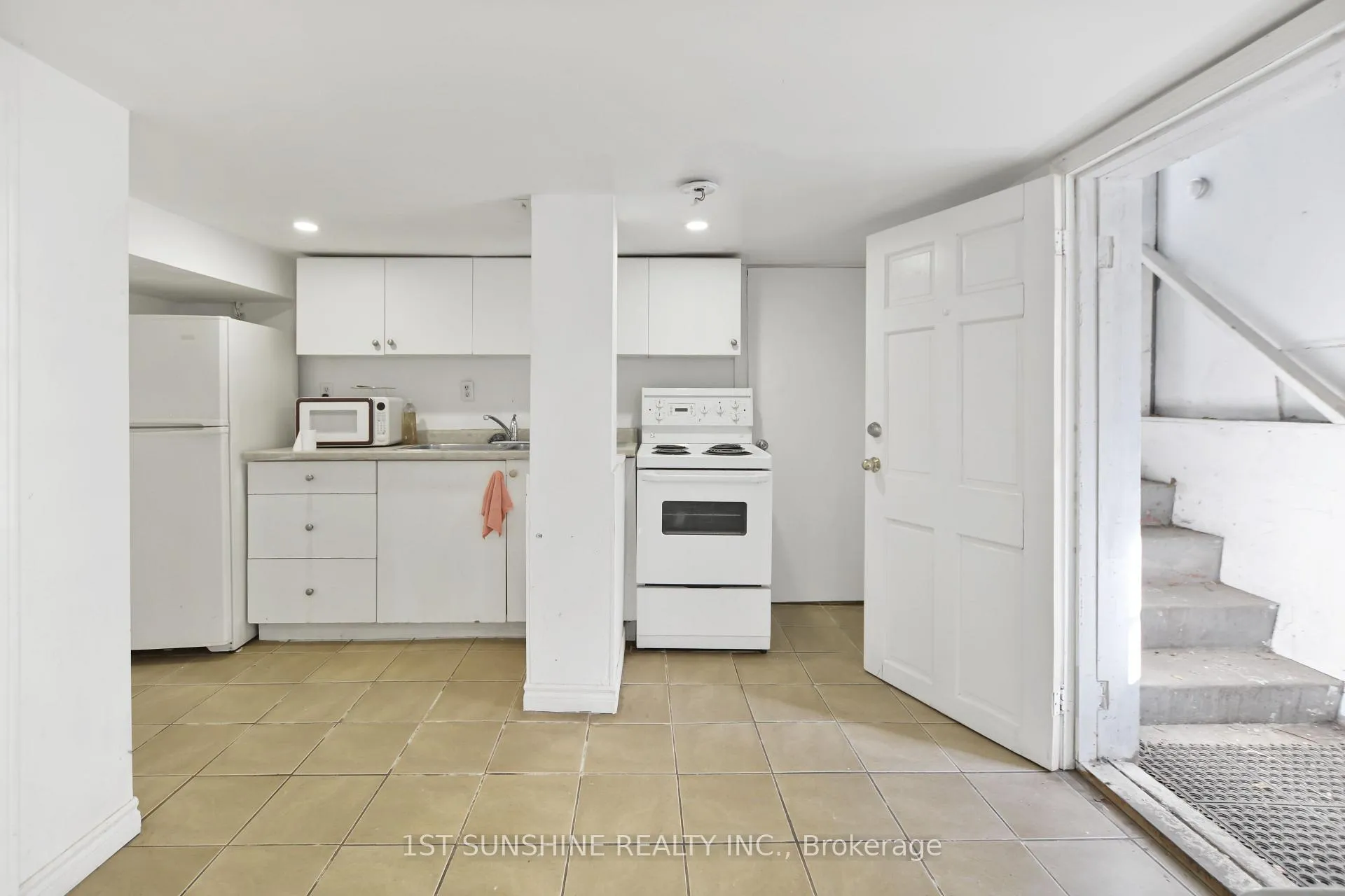 Photo 13 of 61 Broadway Avenue, Hamilton, Ainslie Wood — HOMEH