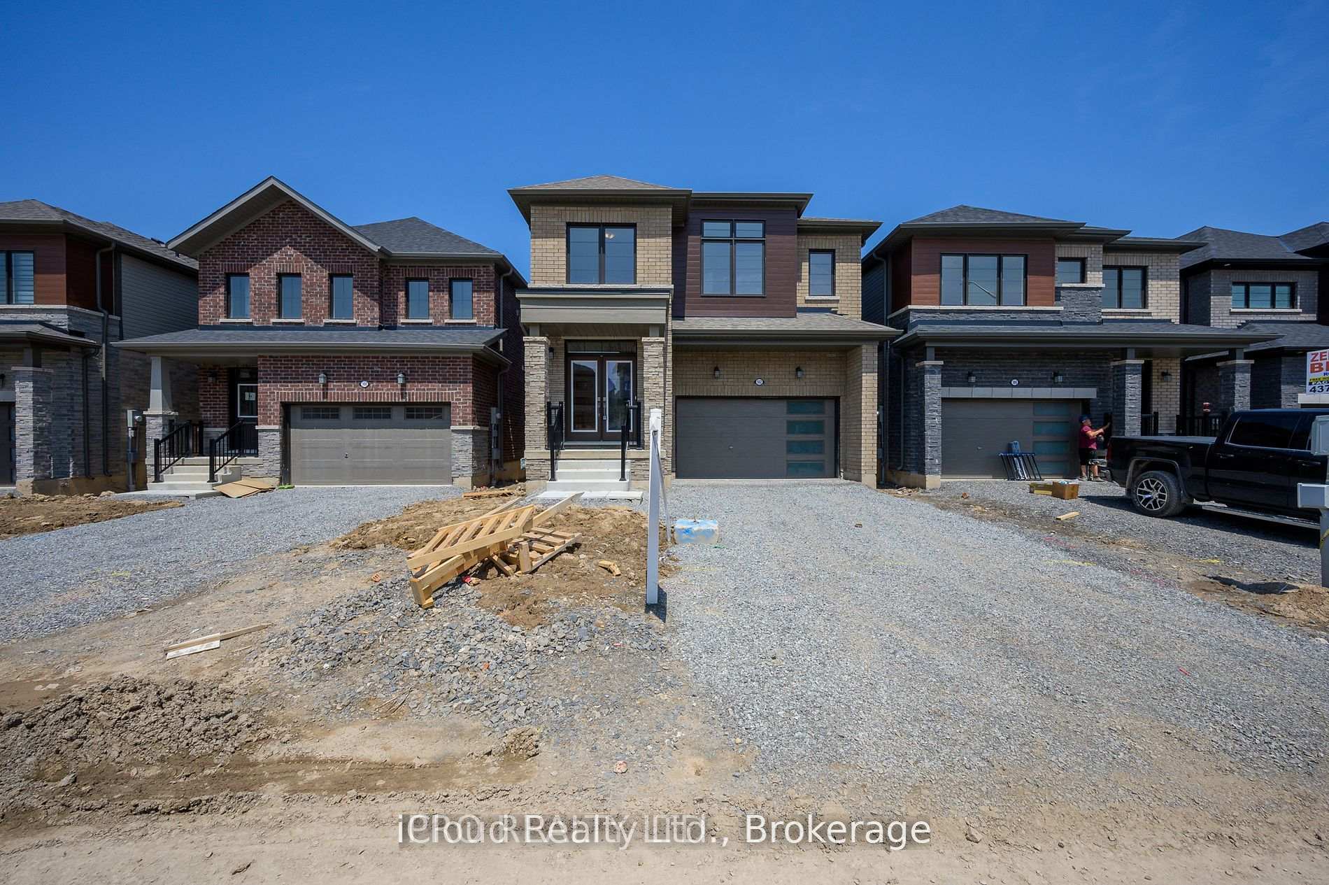 Photo 2 of 102 Sunflower Crescent, Thorold, Hurricane/Merrittville — HOMEH