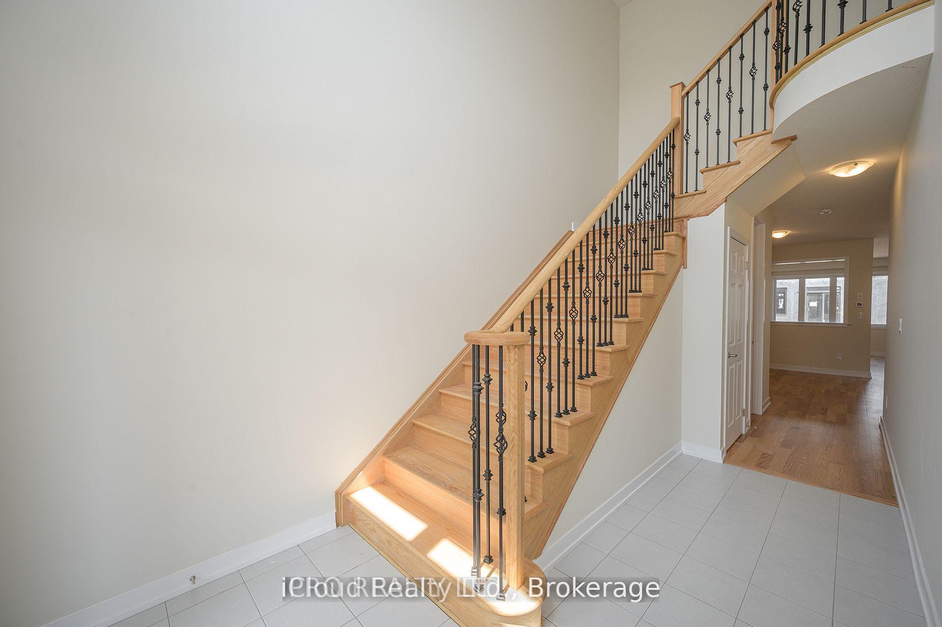 Photo 3 of 102 Sunflower Crescent, Thorold, Hurricane/Merrittville — HOMEH