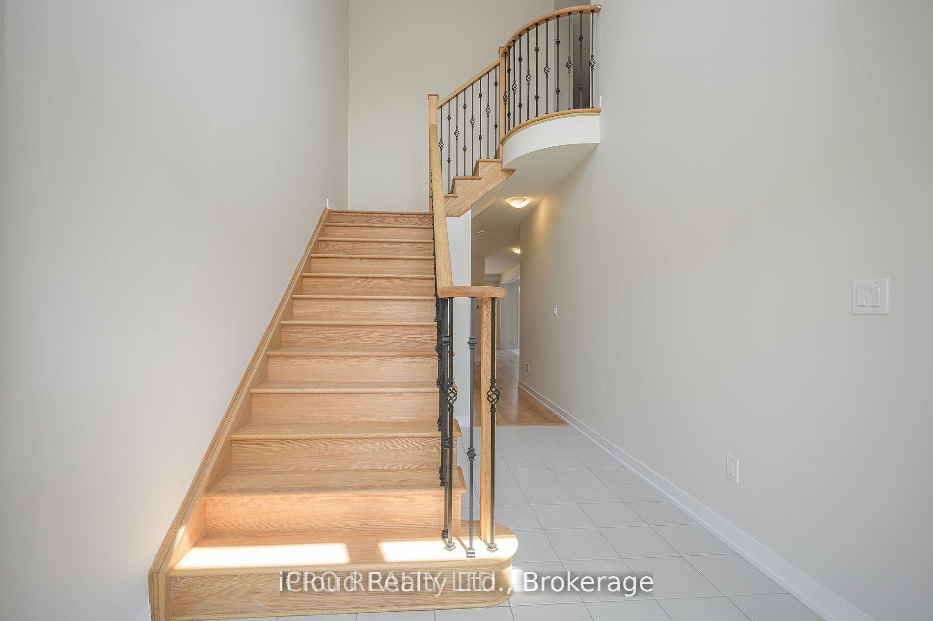 Photo 4 of 102 Sunflower Crescent, Thorold, Hurricane/Merrittville — HOMEH