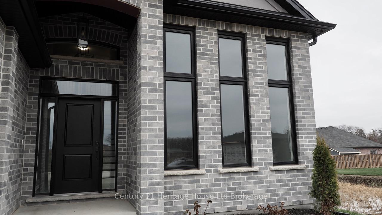 Photo 3 of 12 Sycamore Drive, Tillsonburg — HOMEH