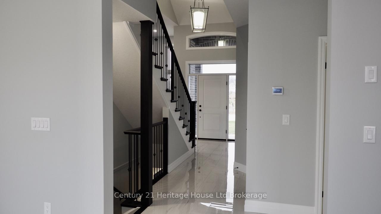 Photo 5 of 12 Sycamore Drive, Tillsonburg — HOMEH