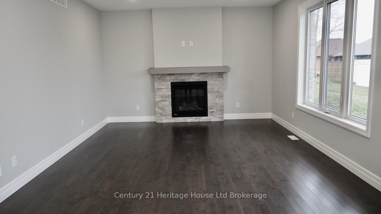 Photo 7 of 12 Sycamore Drive, Tillsonburg — HOMEH