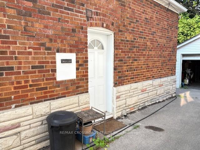 Photo 2 of 9 Roblin BSMT Avenue, Toronto, East York — HOMEH