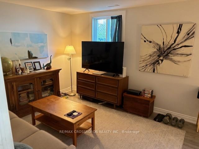 Photo 4 of 9 Roblin BSMT Avenue, Toronto, East York — HOMEH