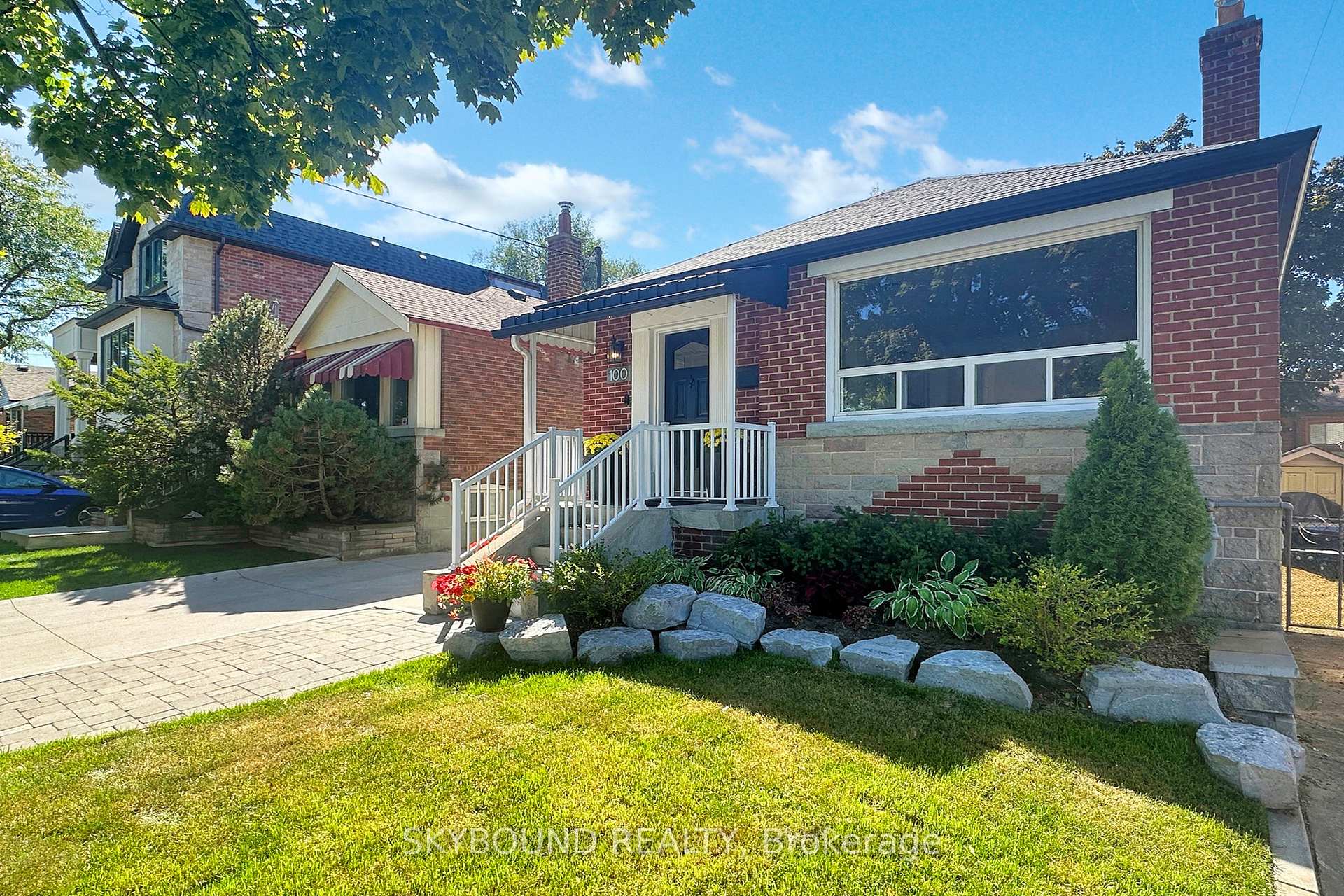 Photo 2 of 100 Lankin Boulevard, Toronto, East York — HOMEH