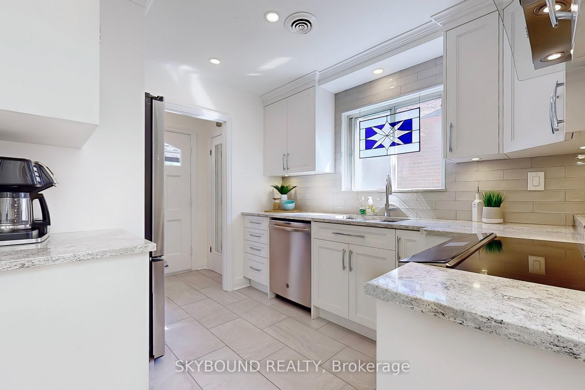 Photo 10 of 100 Lankin Boulevard, Toronto, East York — HOMEH